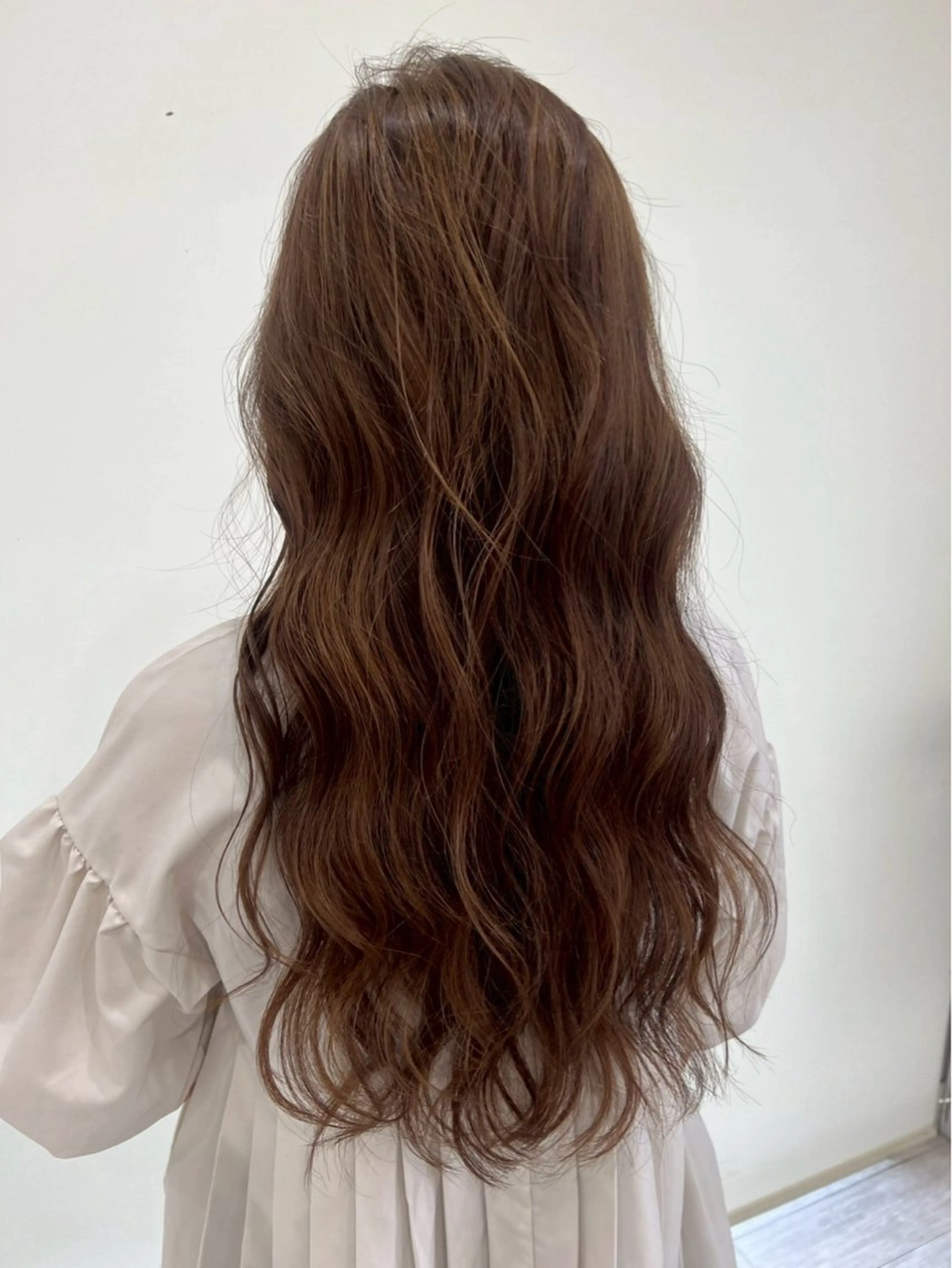 ロング カラー 尾崎 虹美のヘアスタイル