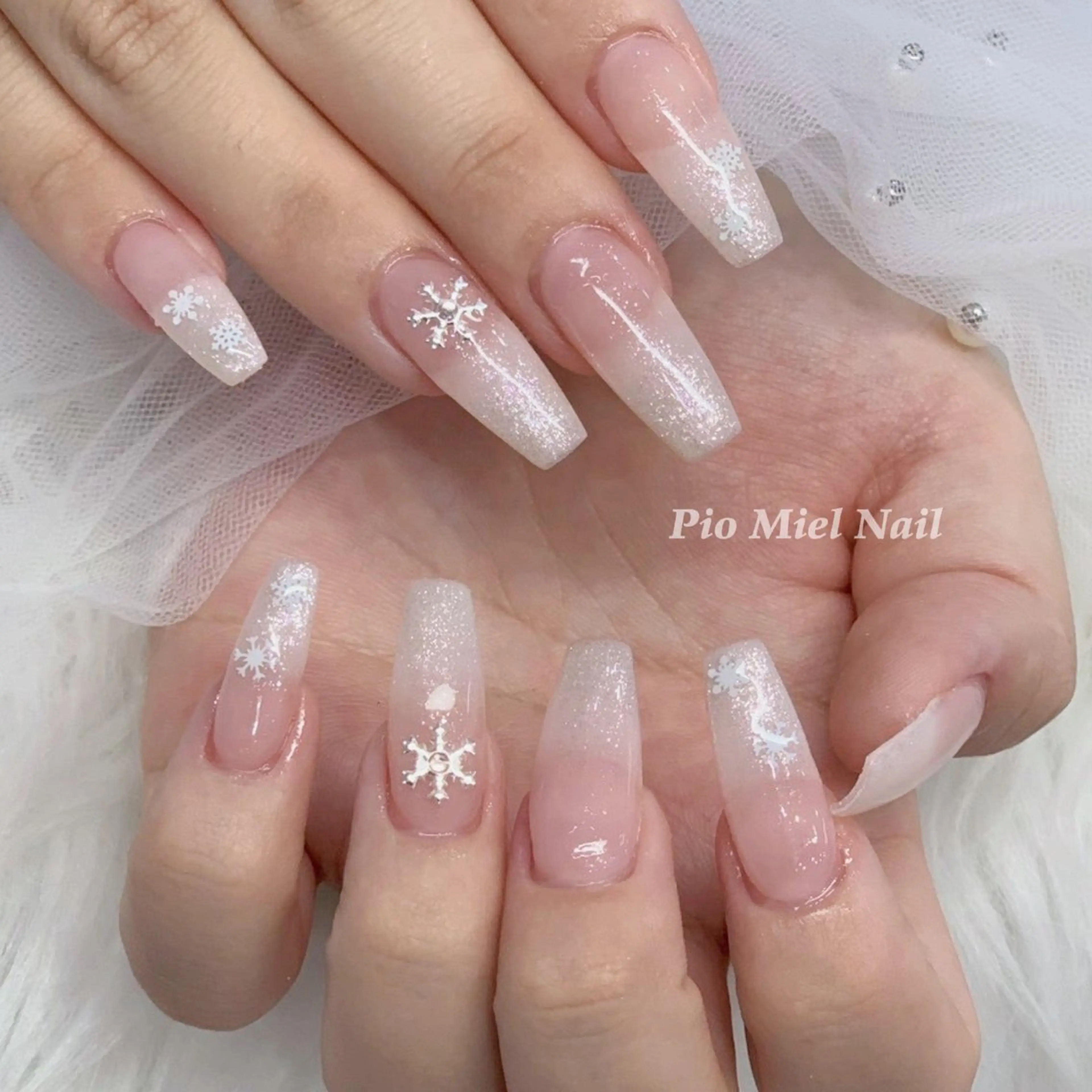 ネイル 長さ出し ジェルネイル ガーリー ラメ(グリッター) ロングネイル ハンドネイル HANA 長さだしのネイルデザイン