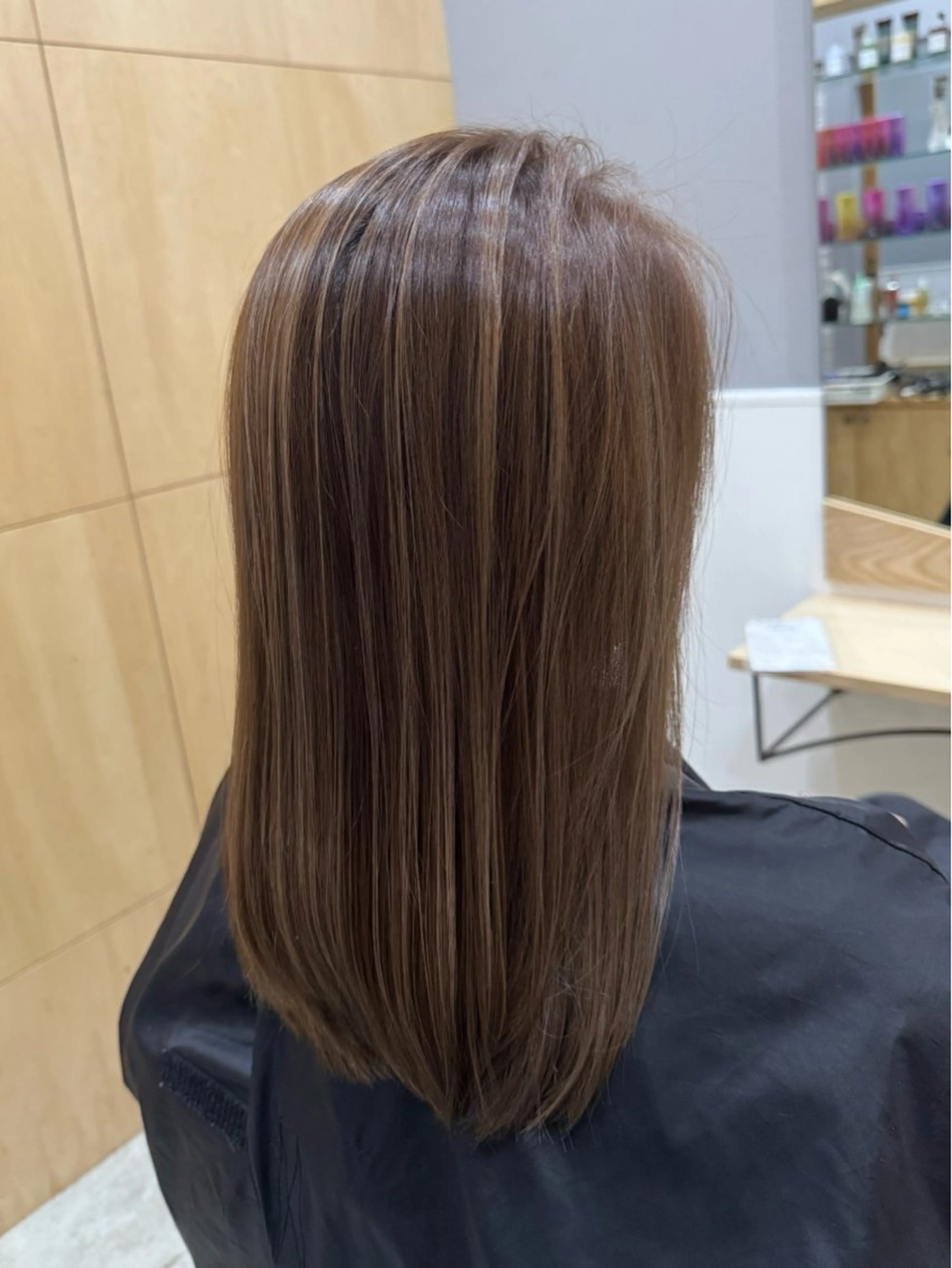 カラー miloc minamiのヘアスタイル