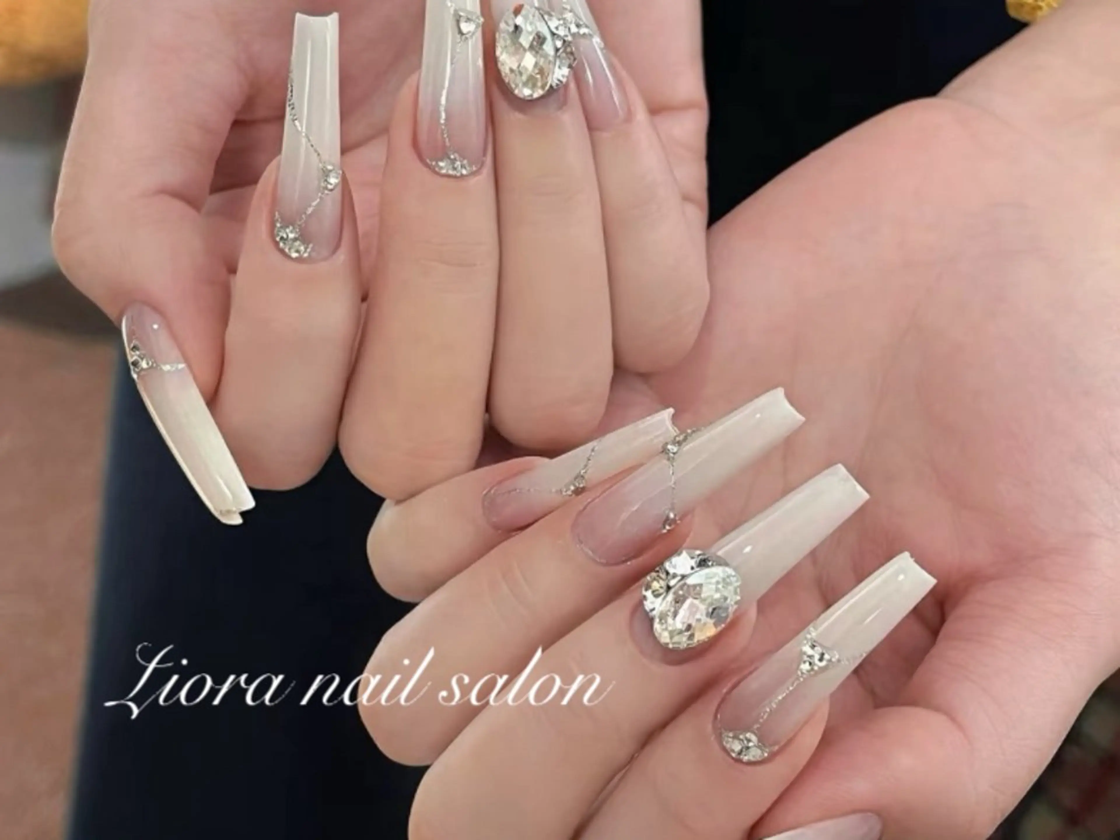 ネイル フレンチネイル ジェルネイル ガーリー グラデーション キラキラネイル ハンドネイル Liora nail スカルプ専門店のネイルデザイン