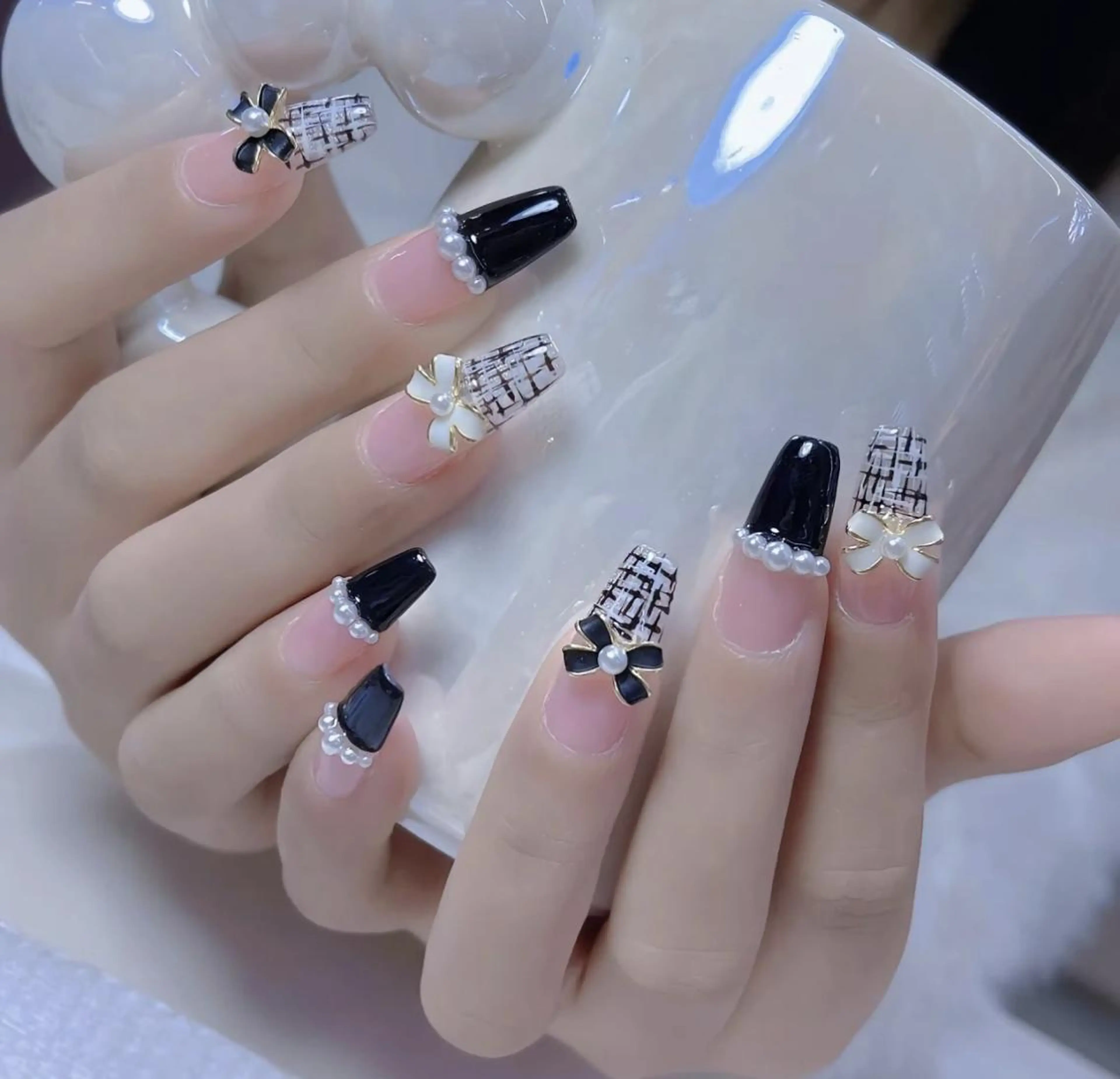 ネイル アートネイル 長さ出し ネイルチップ Queens ciciのネイルデザイン