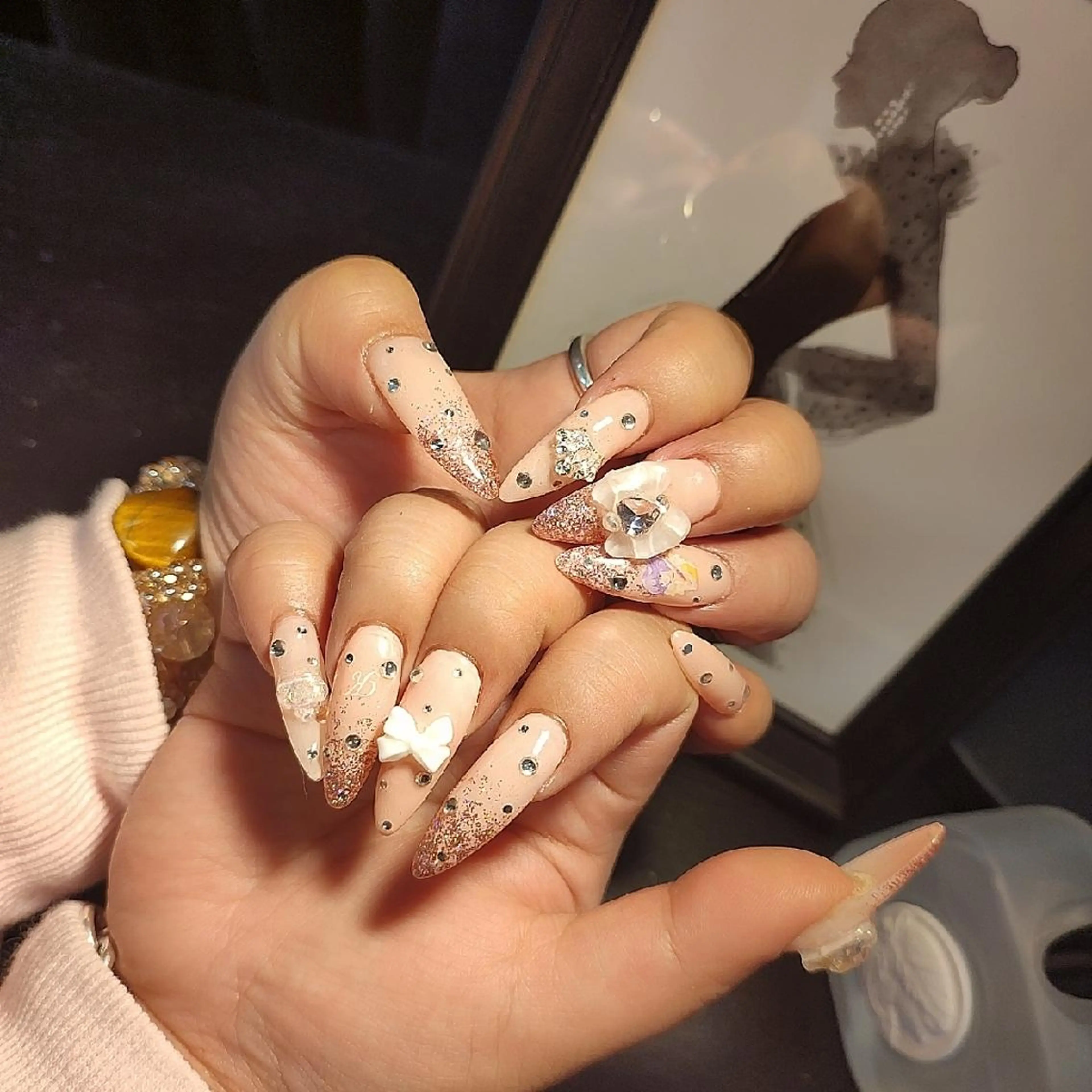 ネイル ハンドネイル RUNWAY 　　の眉毛・アイブロウイメージ