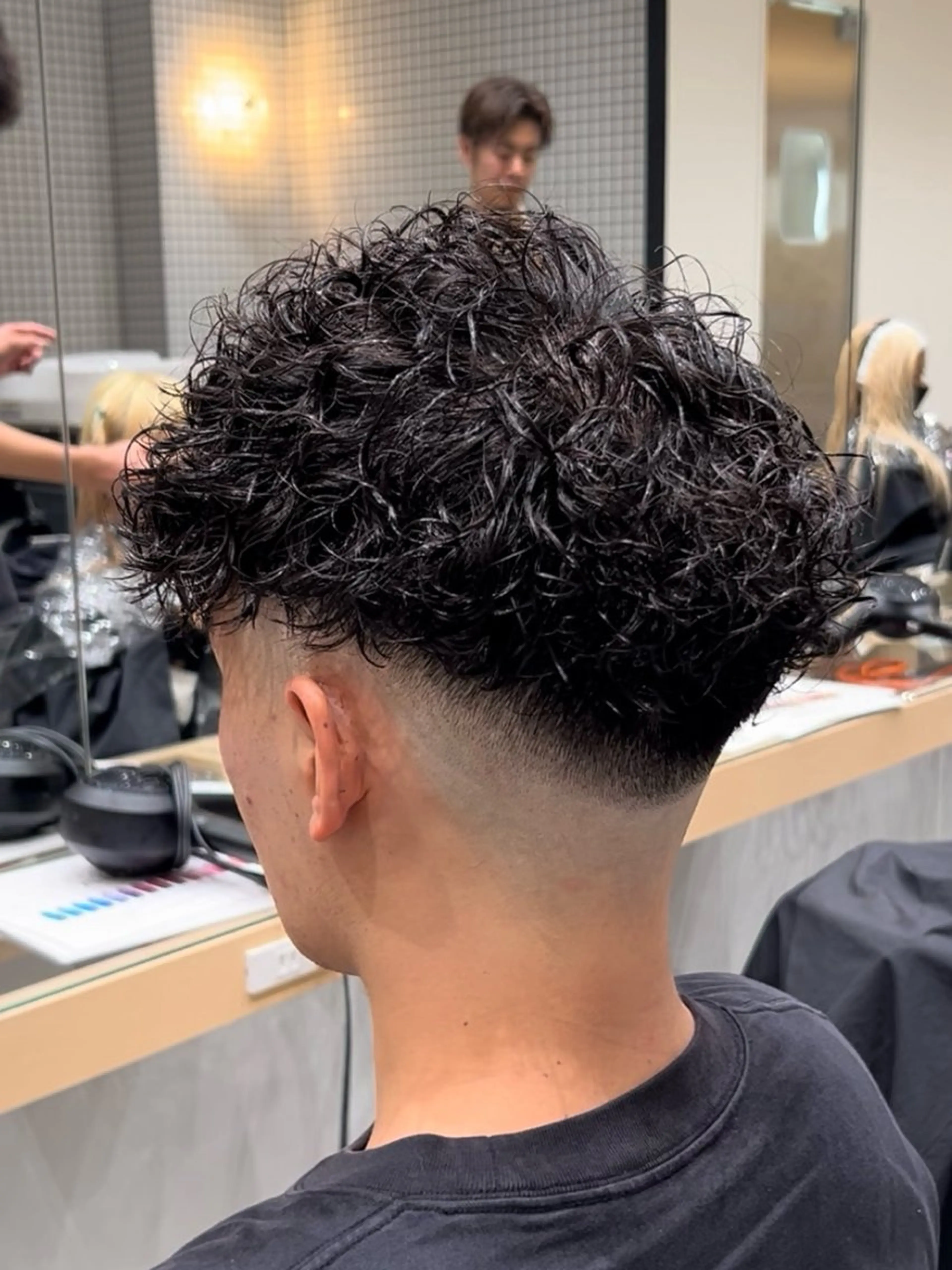 パーマ メンズ フェードカット メンズパーマ スキンフェード スペインカール 🐲ツイスパ🐲 フェード/龍のヘアスタイル