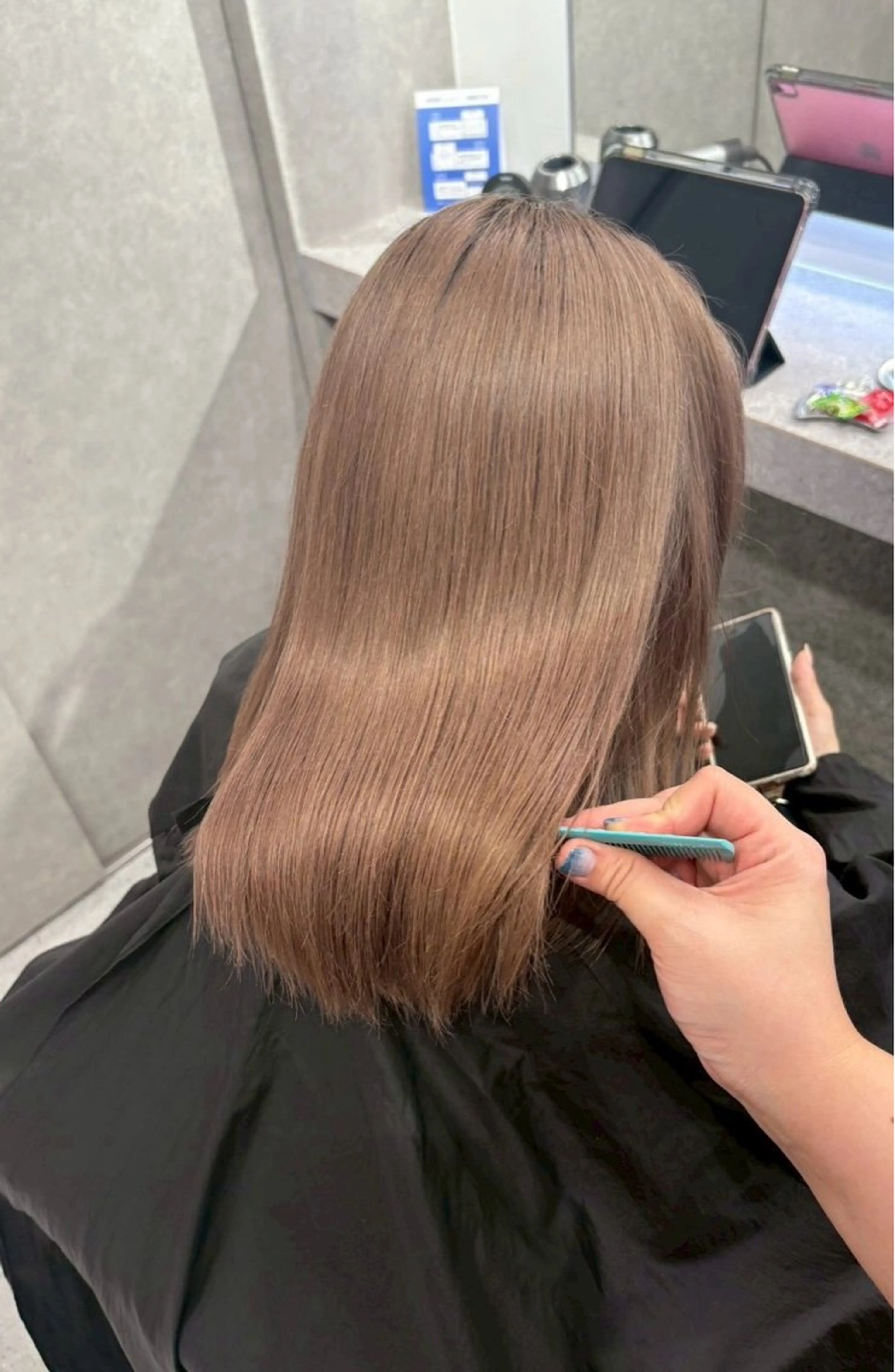 セミロング カラー ベージュカラー ブリーチ ブラウンカラー 透明感カラー ヘアカラー トリートメント ハイトーン🪼派手髪 mahoのヘアスタイル