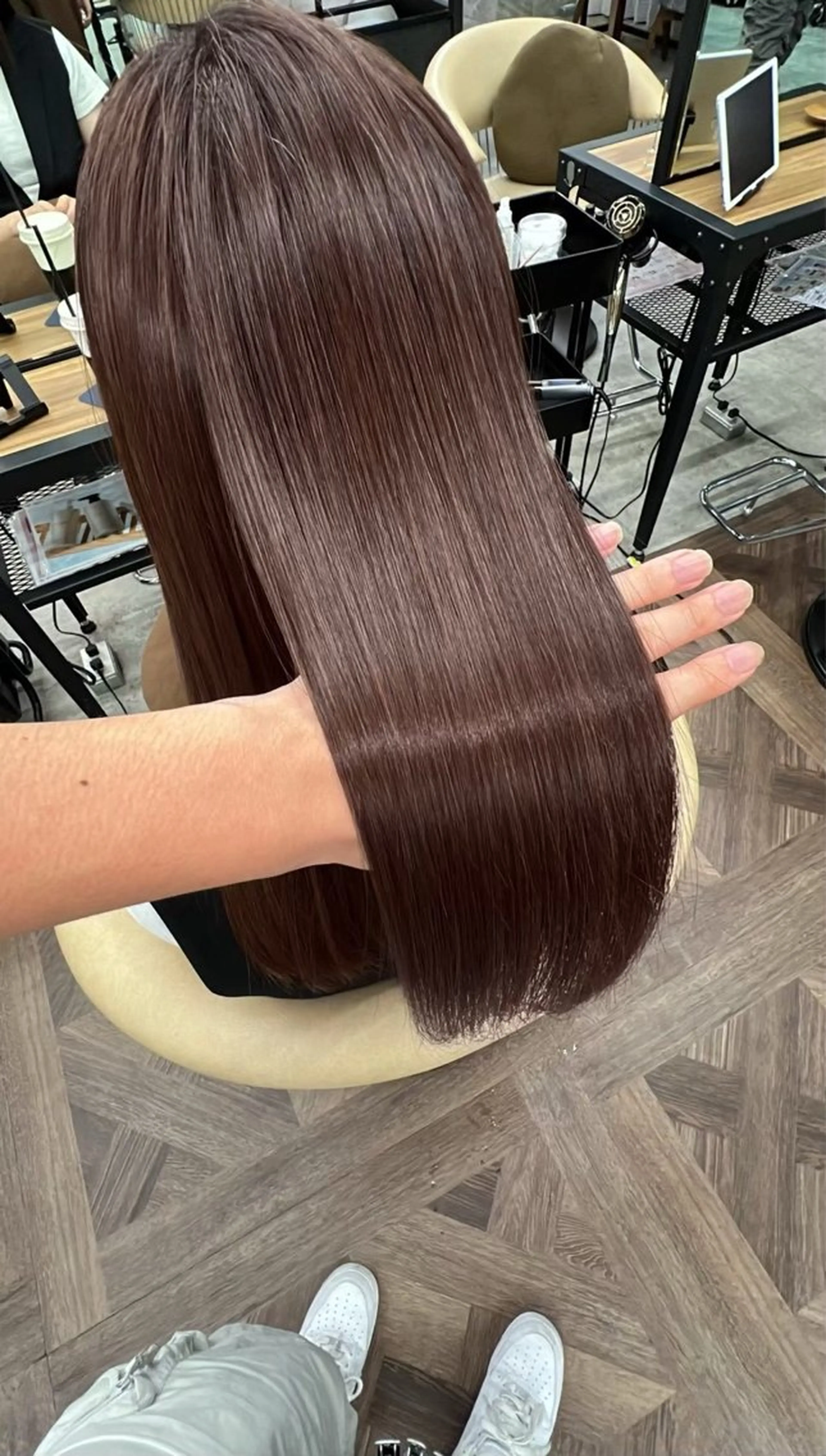 ロング 麻生 愛衣のヘアスタイル