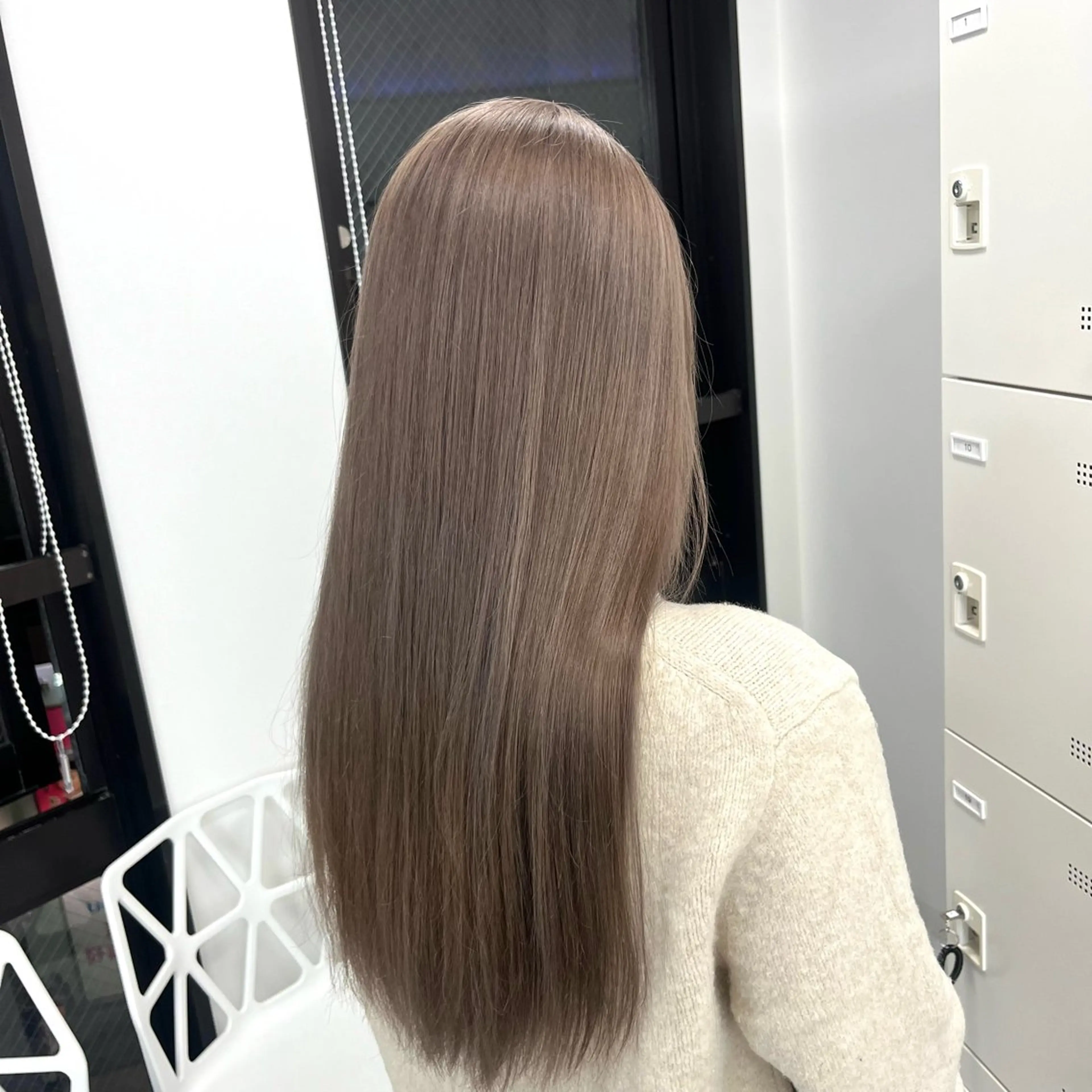 セミロング カラー ベージュカラー ブリーチ ブロンド デザインカラー グレージュ ヘアカラー トリートメント 天神/ケアブリーチ/ 髪質改善/上質艶髪のヘアスタイル