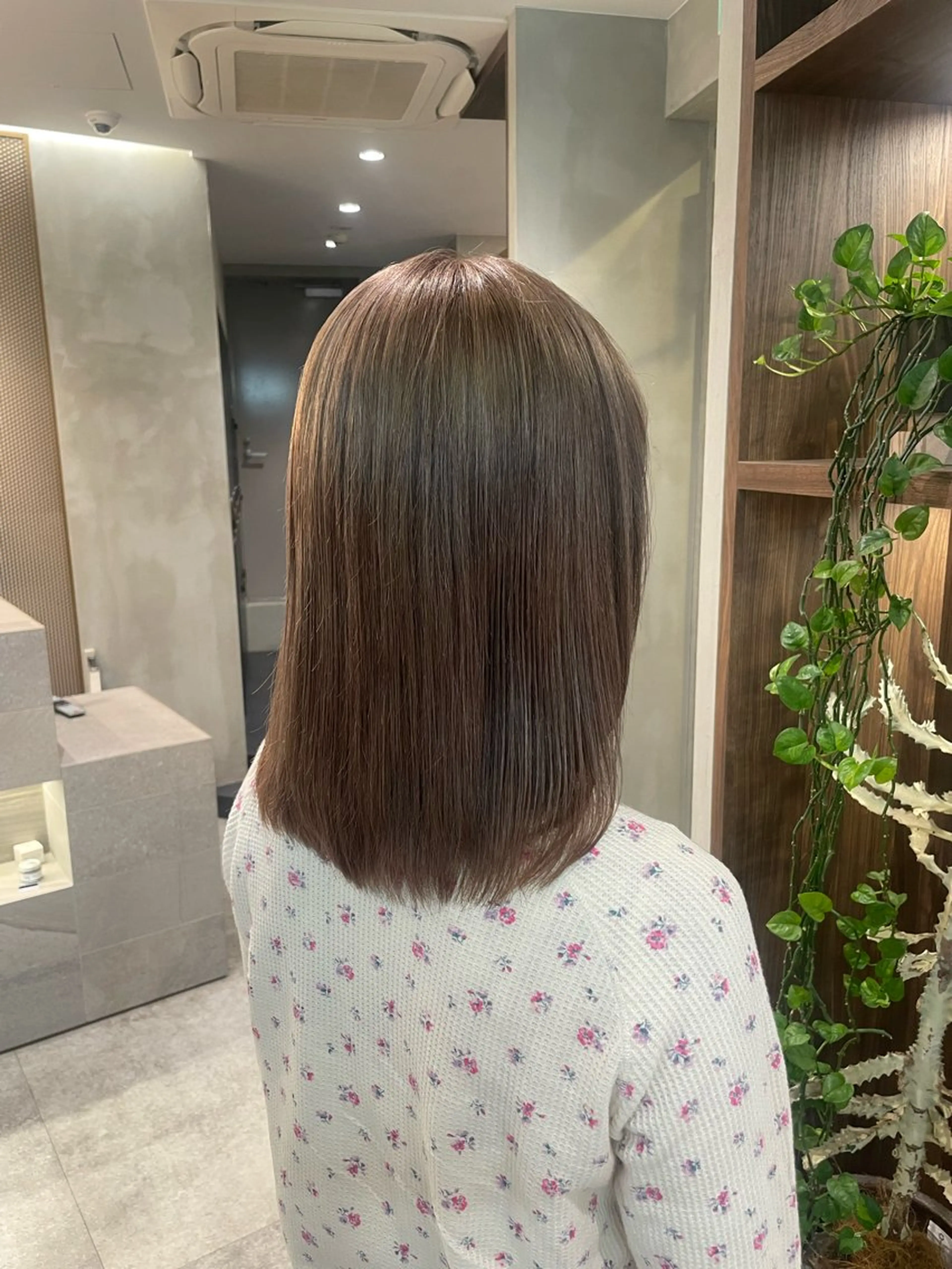 ミディアム カラー グレージュ ミルクティーグレージュ カット ヘアカラー ハイトーン/透明感 yuinaのヘアスタイル