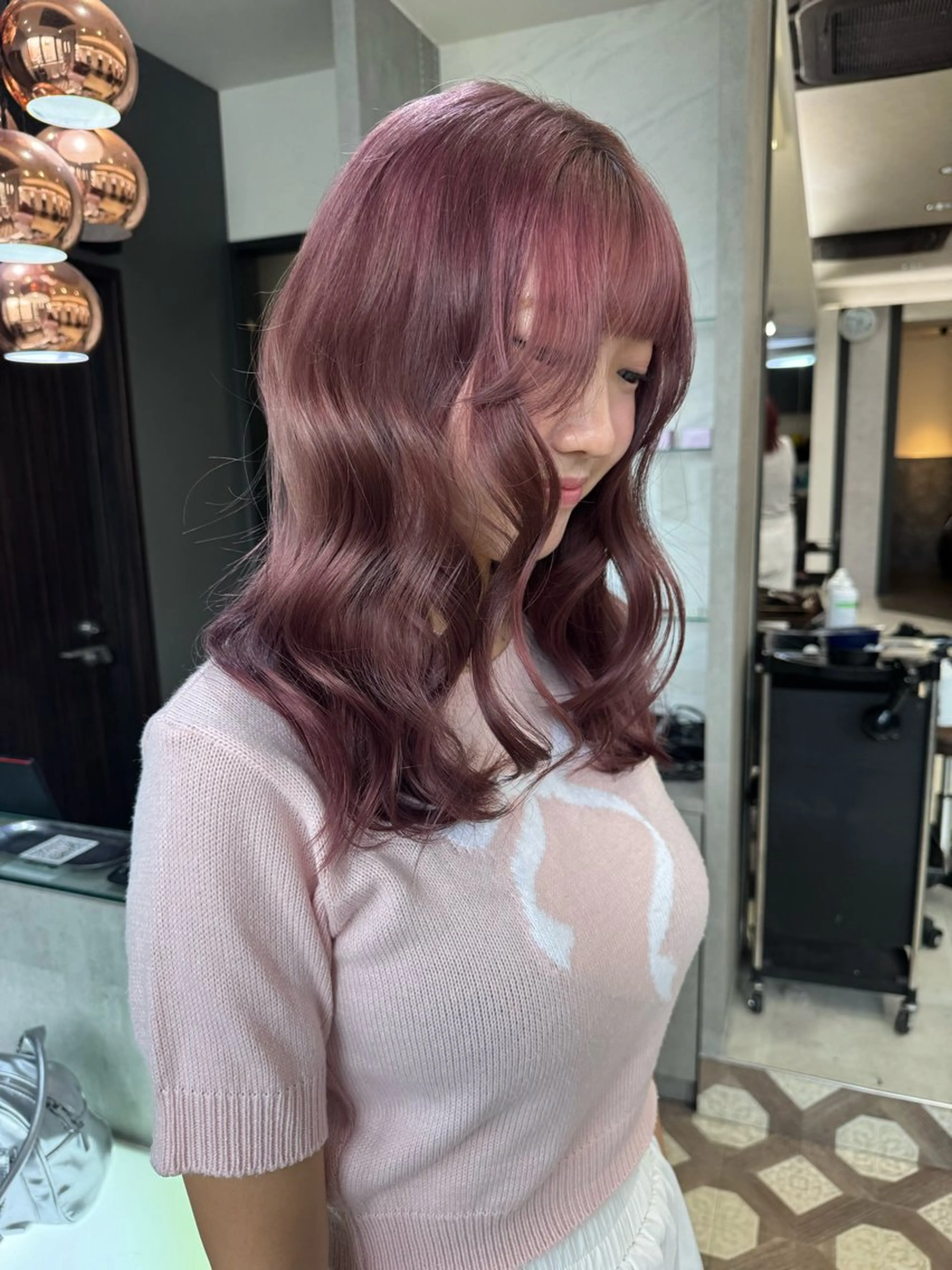 ミディアム カラー カット ヘアカラー トリートメント 赤みなしオリーブ ハイトーン×レイヤーのヘアスタイル