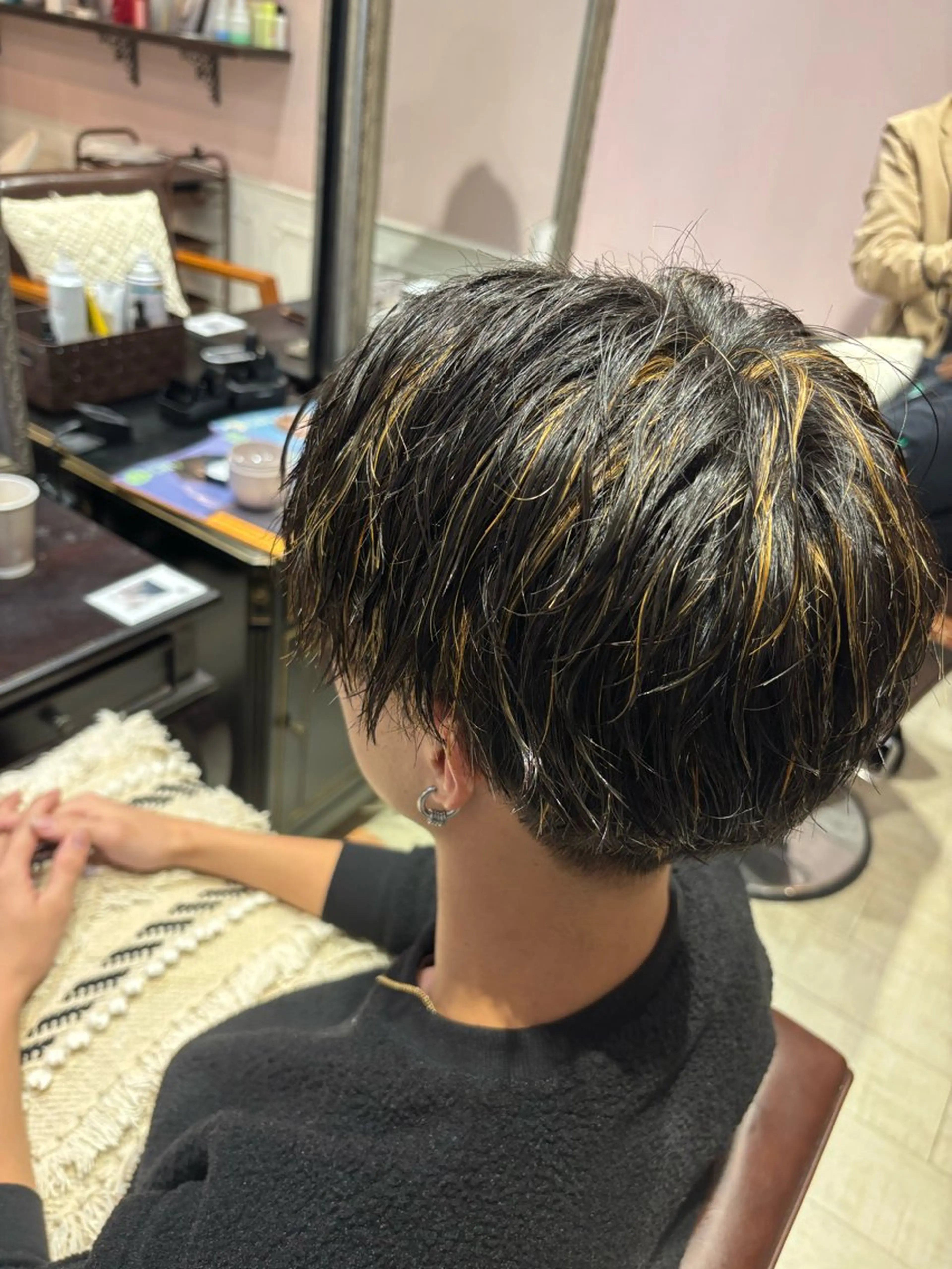 メンズ ツヤ感カラーレイヤー カット川野莉空のヘアスタイル