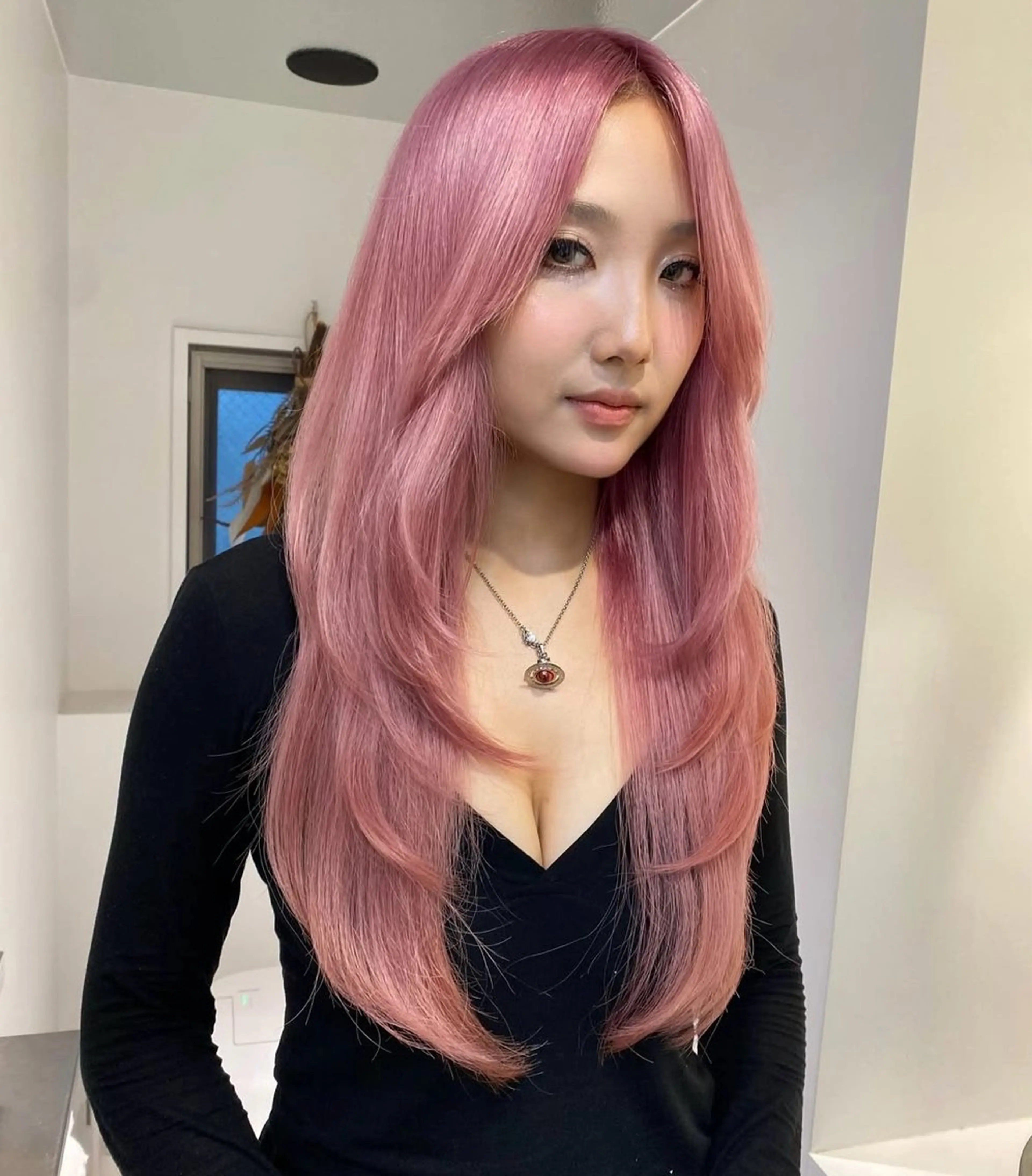 ロング ハイトーンカラー 優海のヘアスタイル