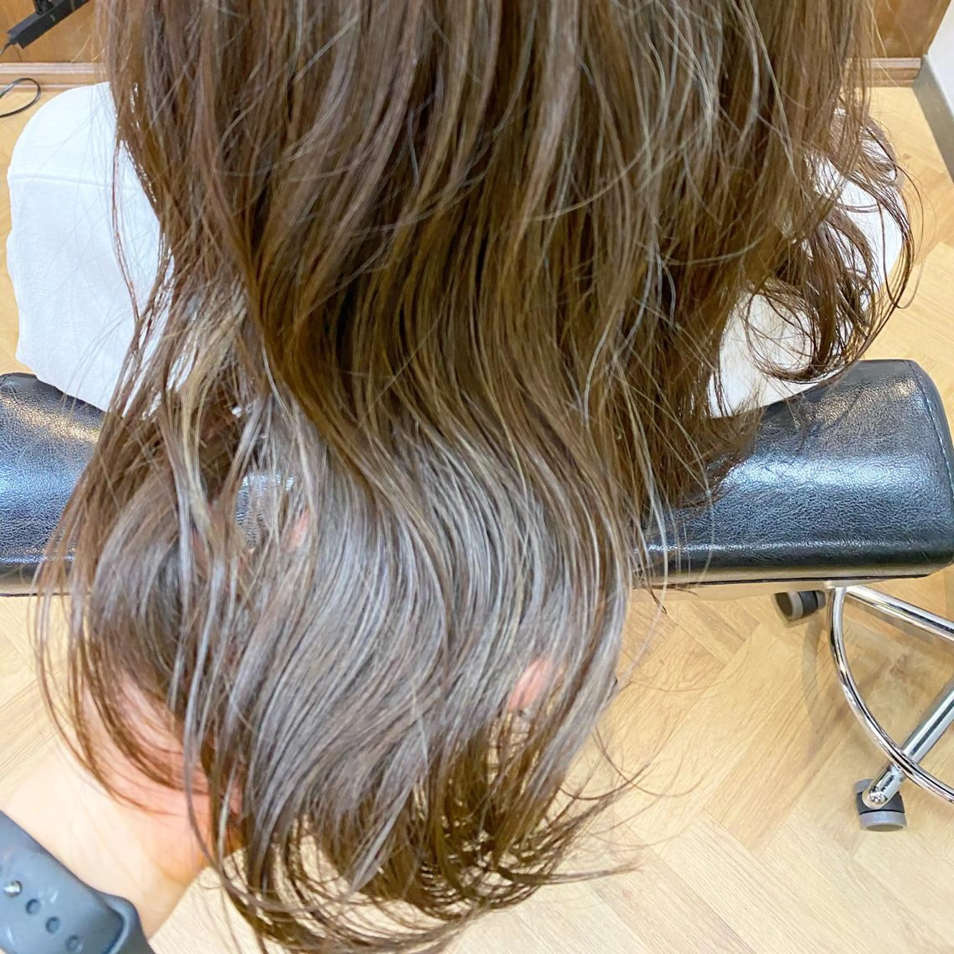 ロング ハイライト 前川 朋香のヘアスタイル
