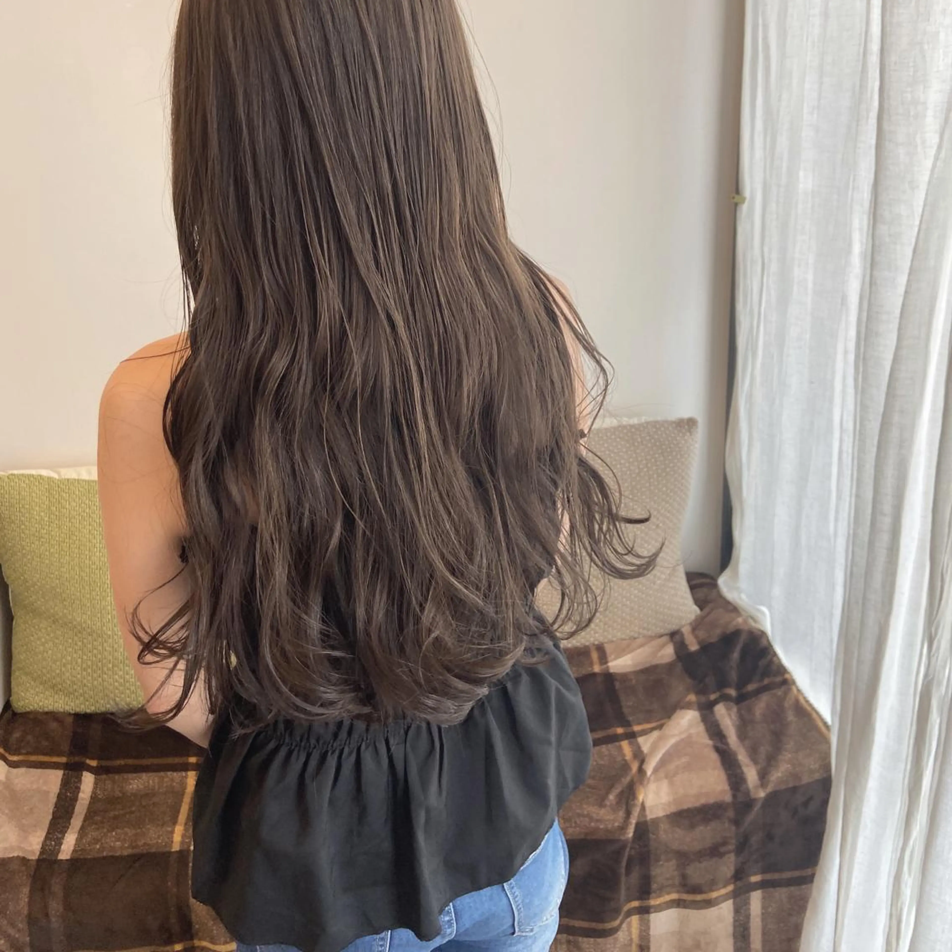 セミロング ハイライト 峯 志帆のヘアスタイル