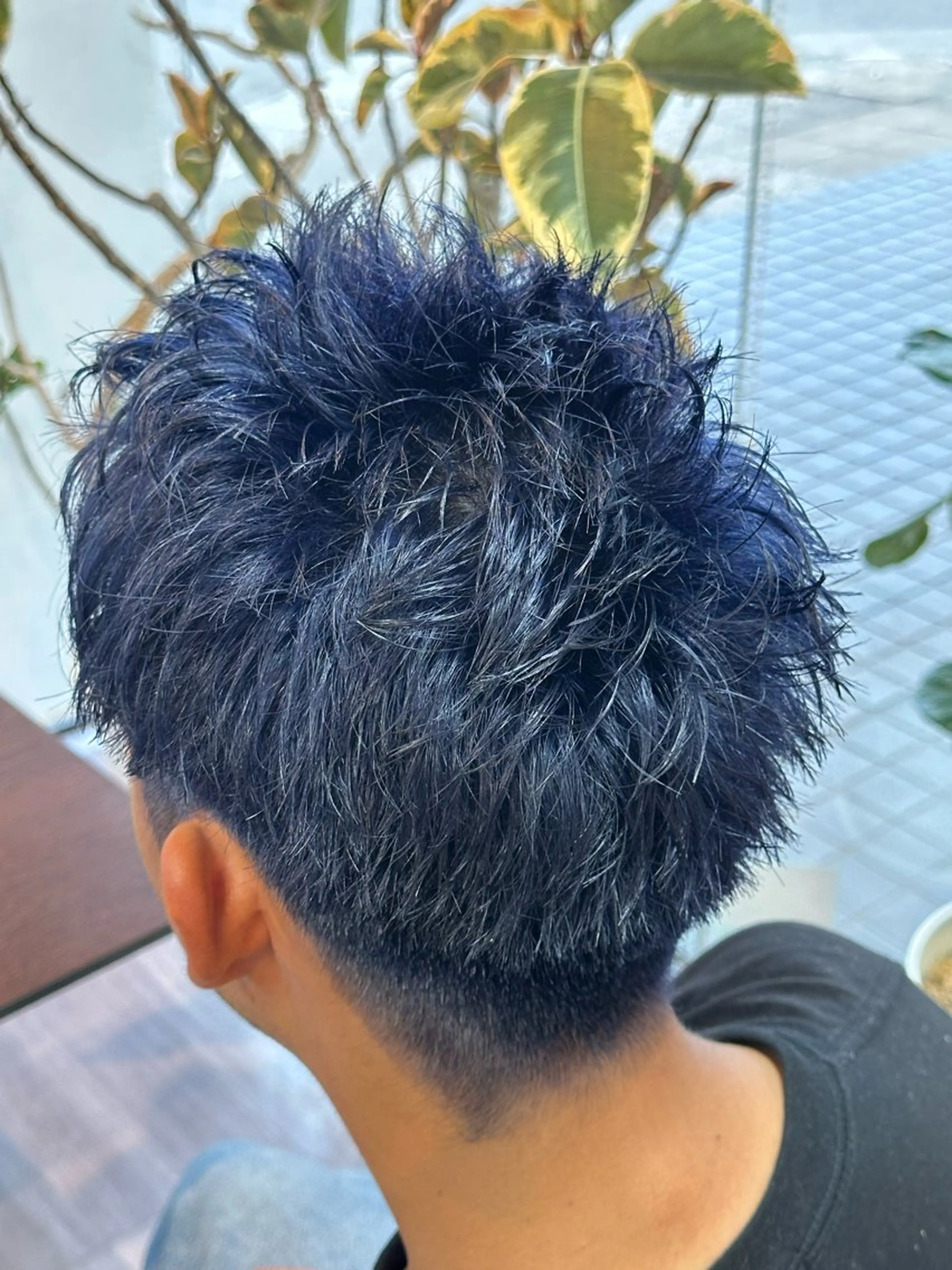 カラー メンズ 刈り上げ ブルーカラー ブルーバイオレット バイオレットカラー arika オケシ　リョウダイのヘアスタイル