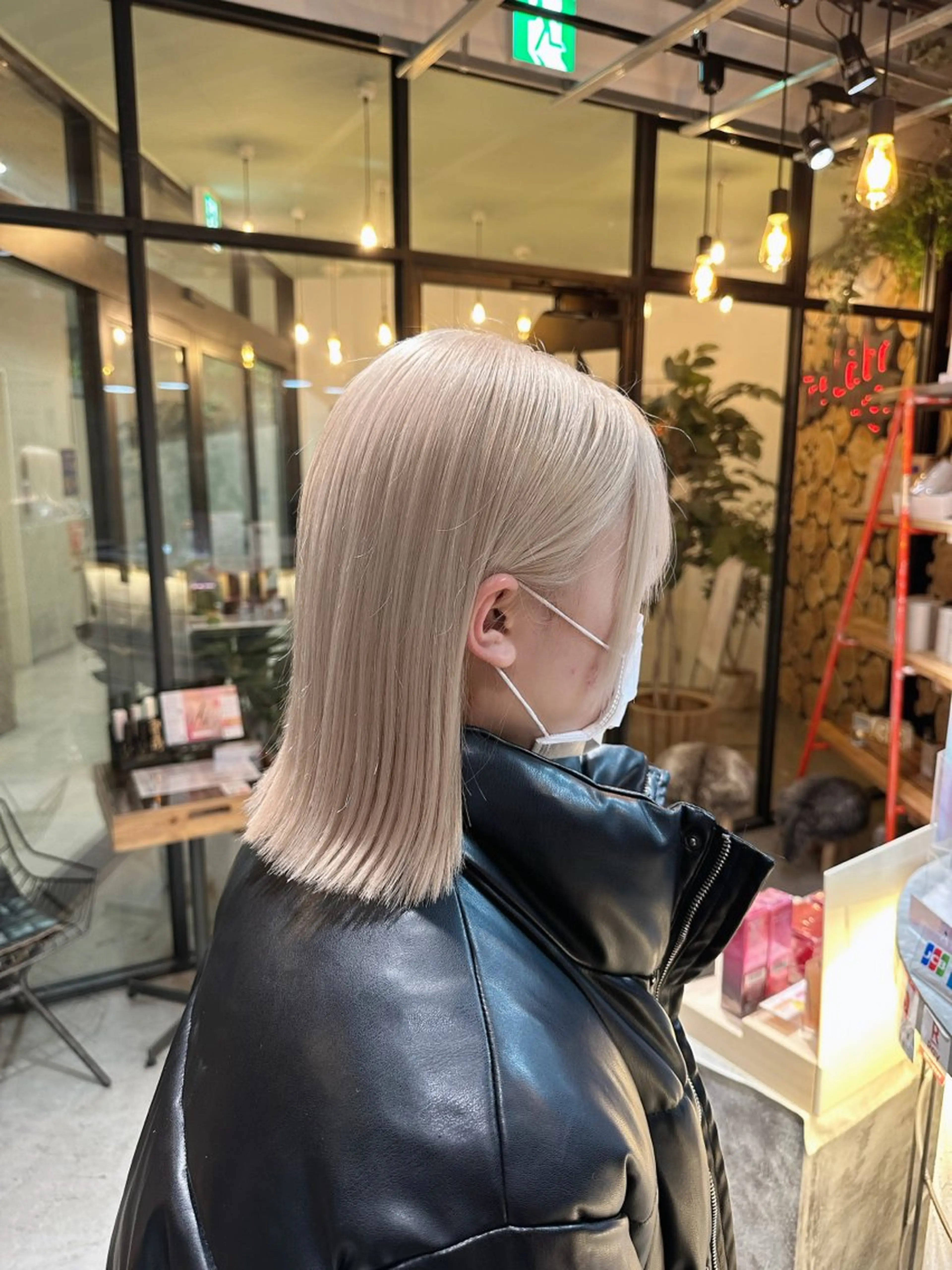 ミディアム カラー ブリーチ ブロンド ホワイトブロンド ヘアカラー 溜一太／似合わせ/ メンズカットのヘアスタイル