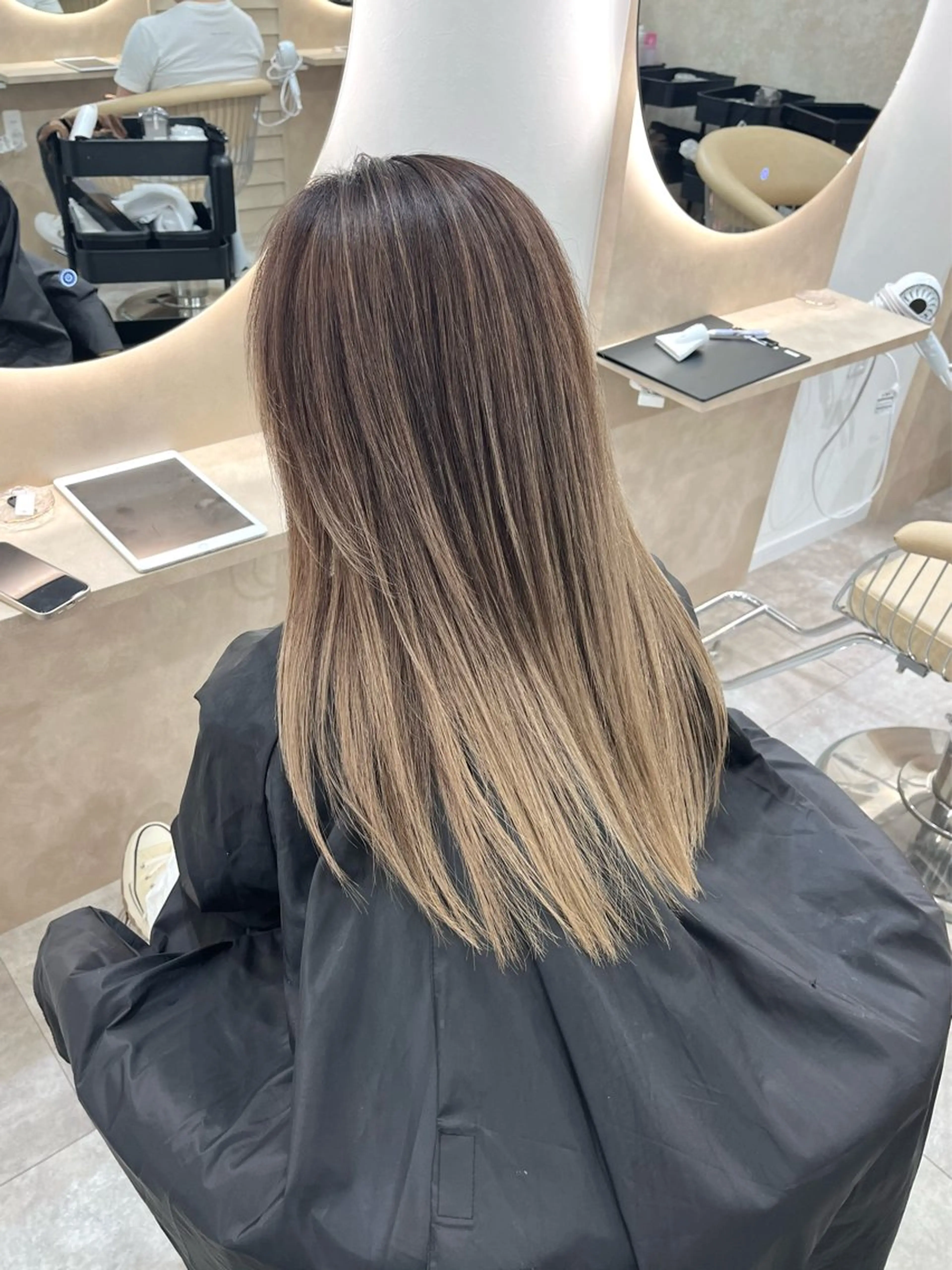 セミロング レイヤーカット 廣庭 勇人のヘアスタイル