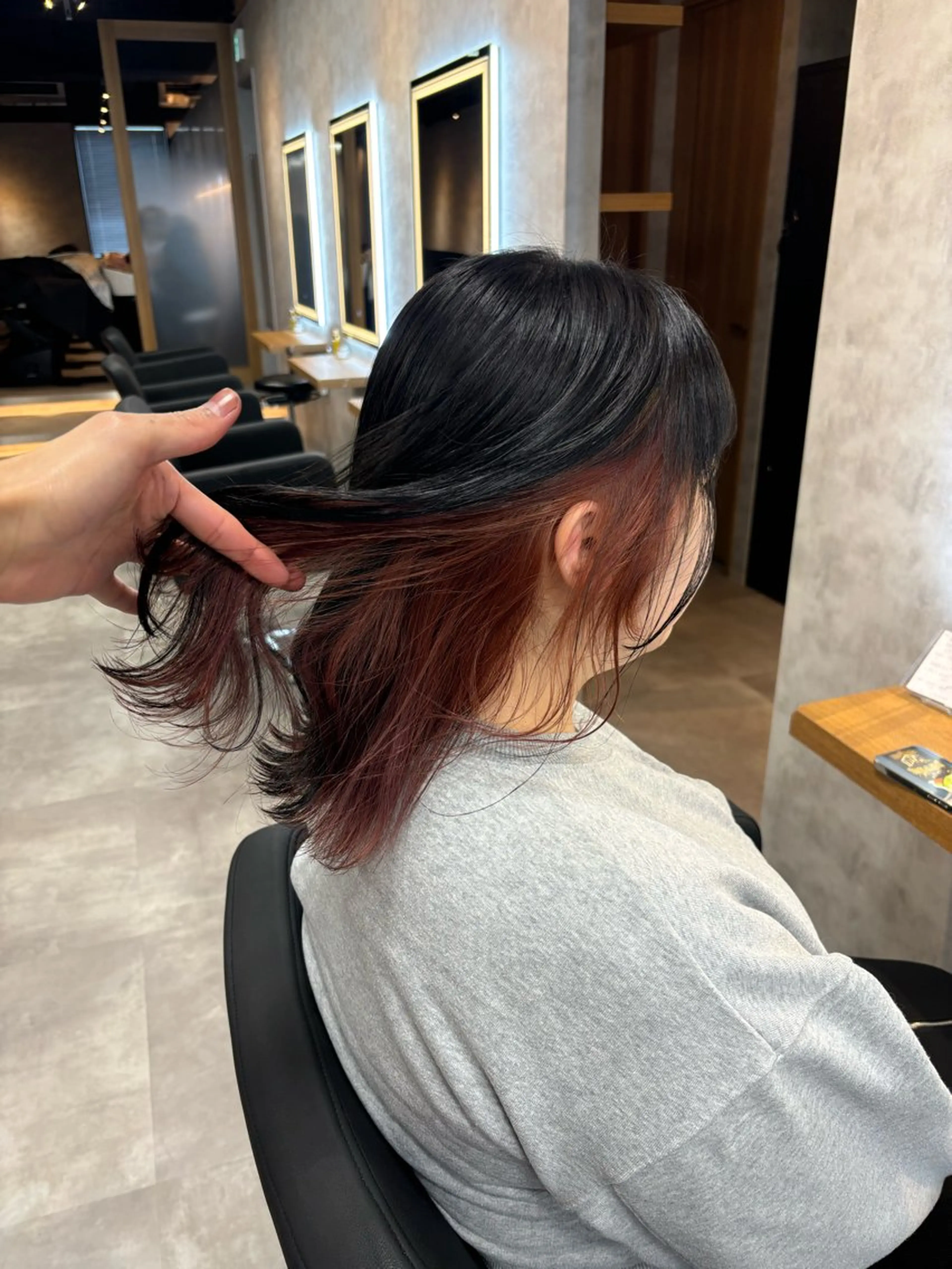 ロング カラー パーマ ヘアアレンジ 透明感ブリーチカラー 🌈TOMOHIROのヘアスタイル