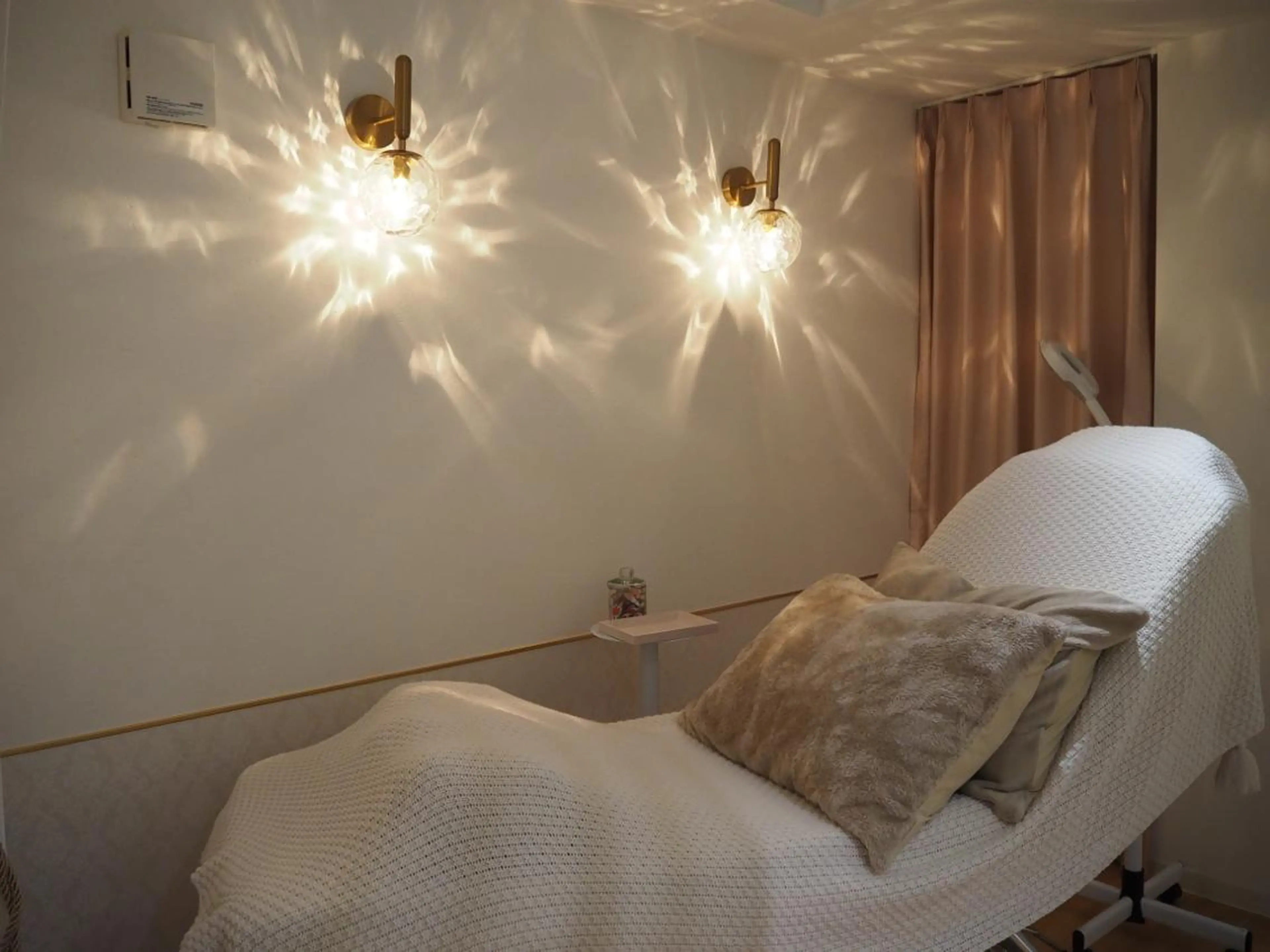 マツエク・マツパ アイブロウ MIRI所属・北堀江/毛穴改善専門 ミリのエステ・リラクイメージ