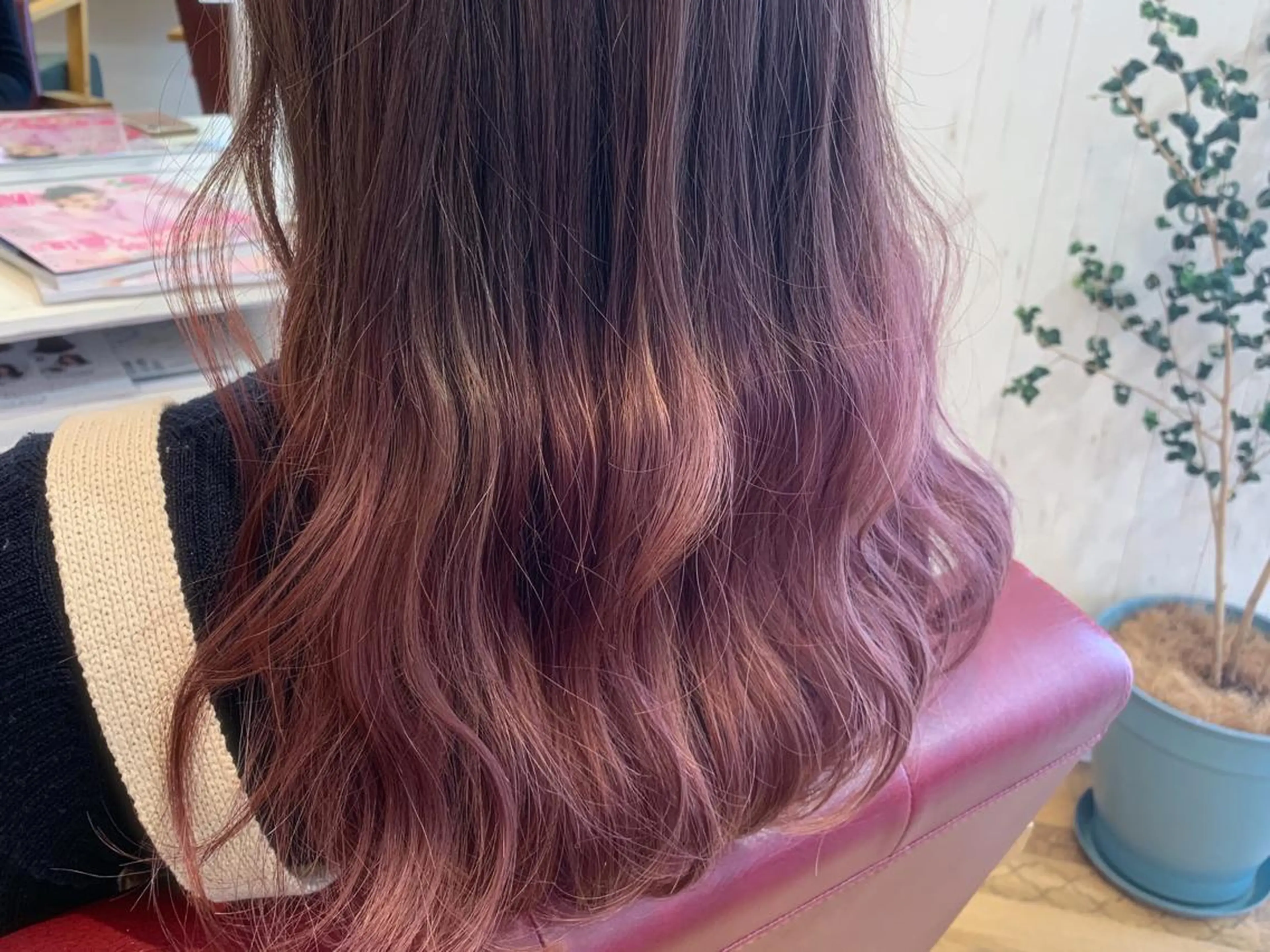 ロング カラー グラデーションカラー ピンクカラー ピンクパープル パープルカラー 工藤 萌香のヘアスタイル