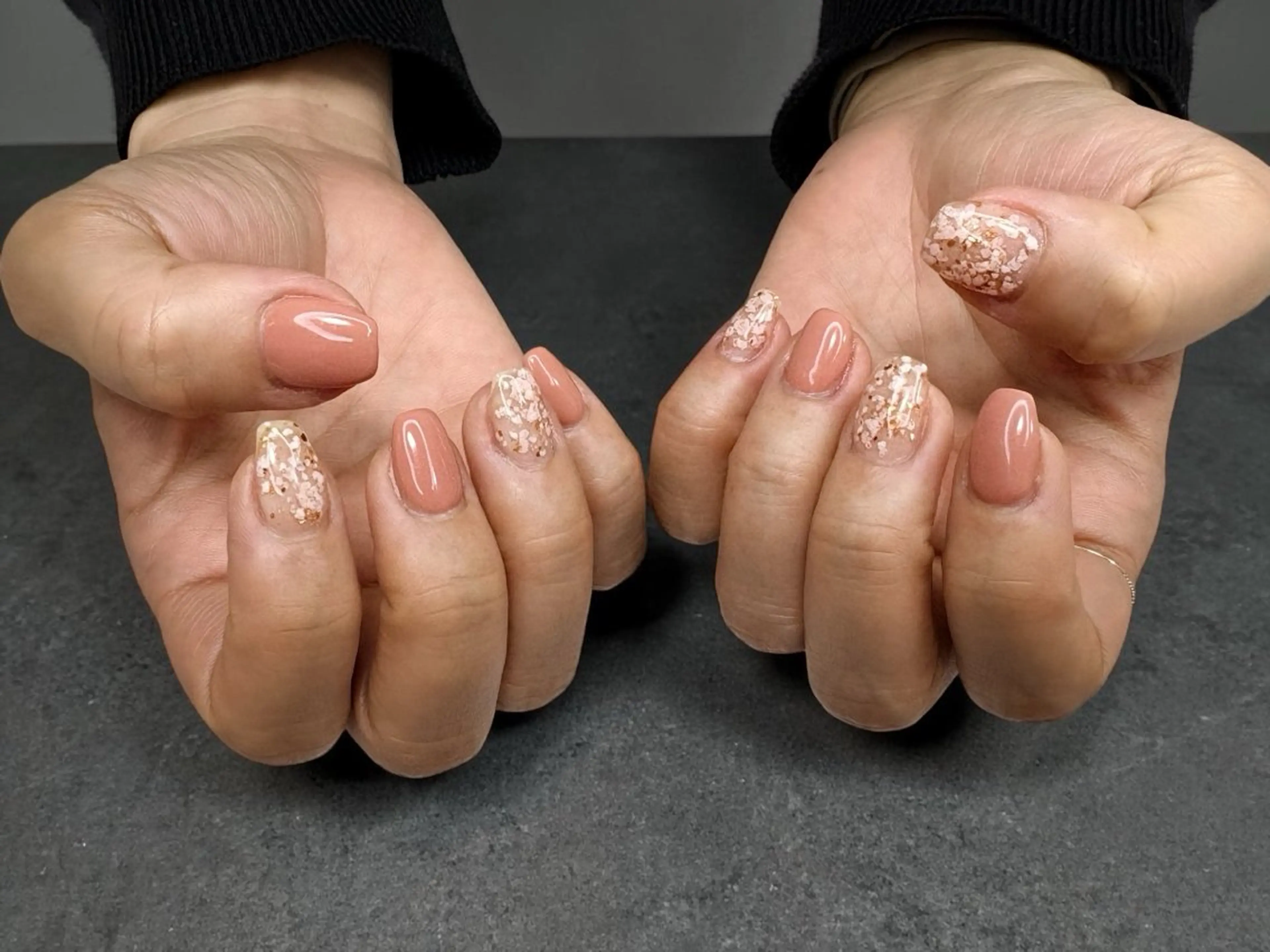 ネイル フットネイル ジェルネイル ラメ(グリッター) マグネットネイル 持ち込み ハンドネイル ハンドケア ♡Bivi♡自爪に 優しいネイルサロンのネイルデザイン