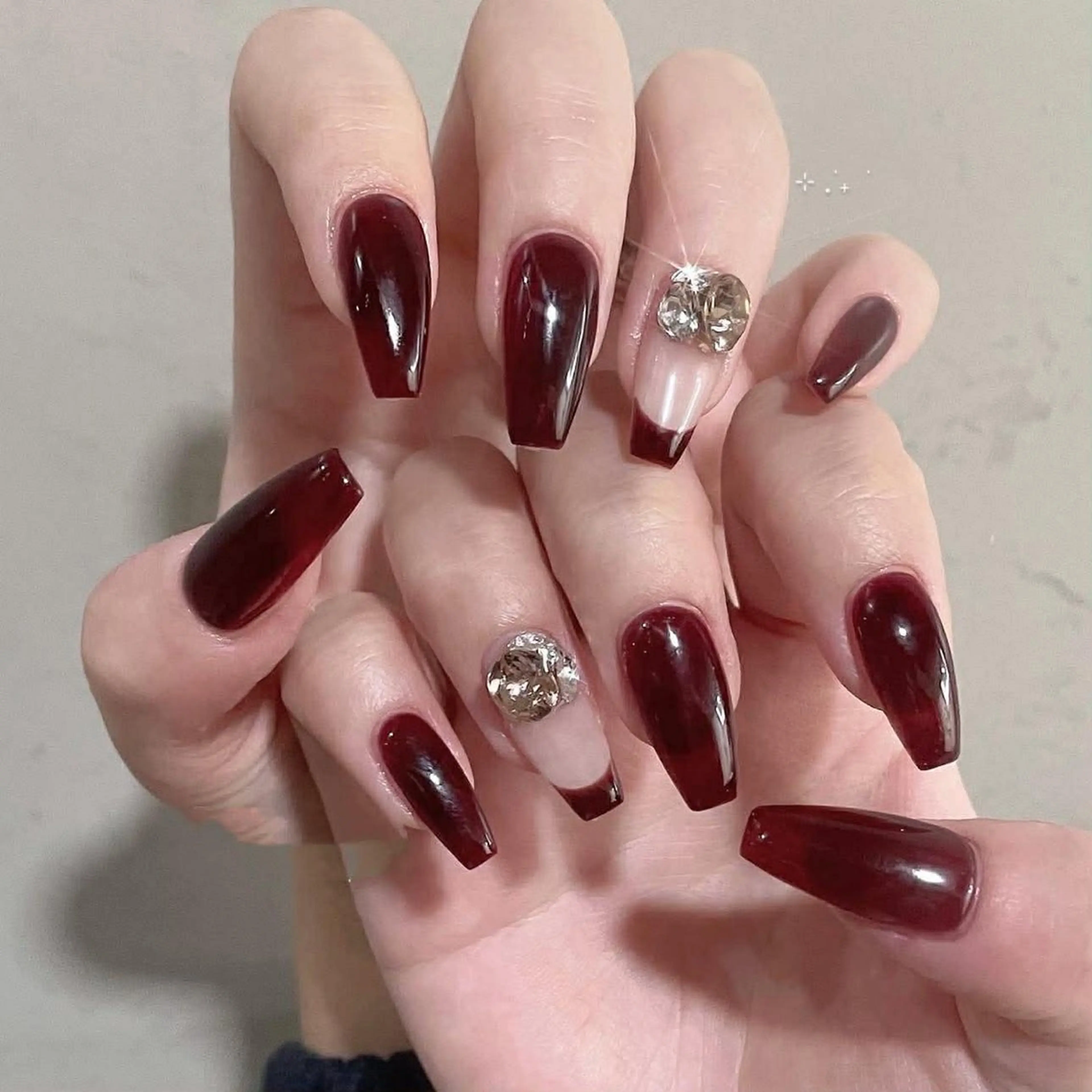 ネイル キラキラネイル シンプルネイル 春ネイル ワンホンネイル 冬ネイル Quynh Sora Nailのネイルデザイン