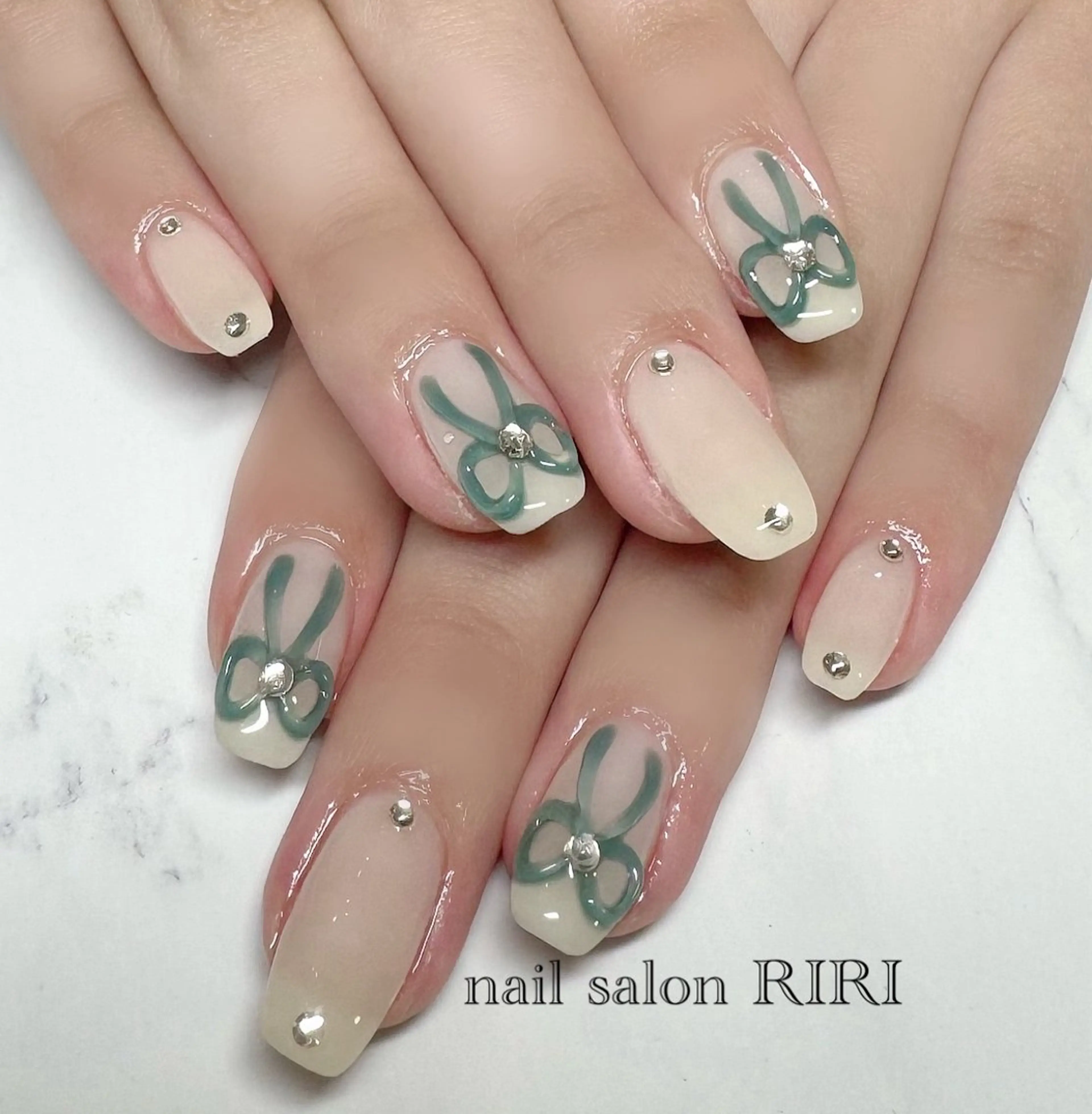 ネイル リボン RIRI リリのネイルデザイン