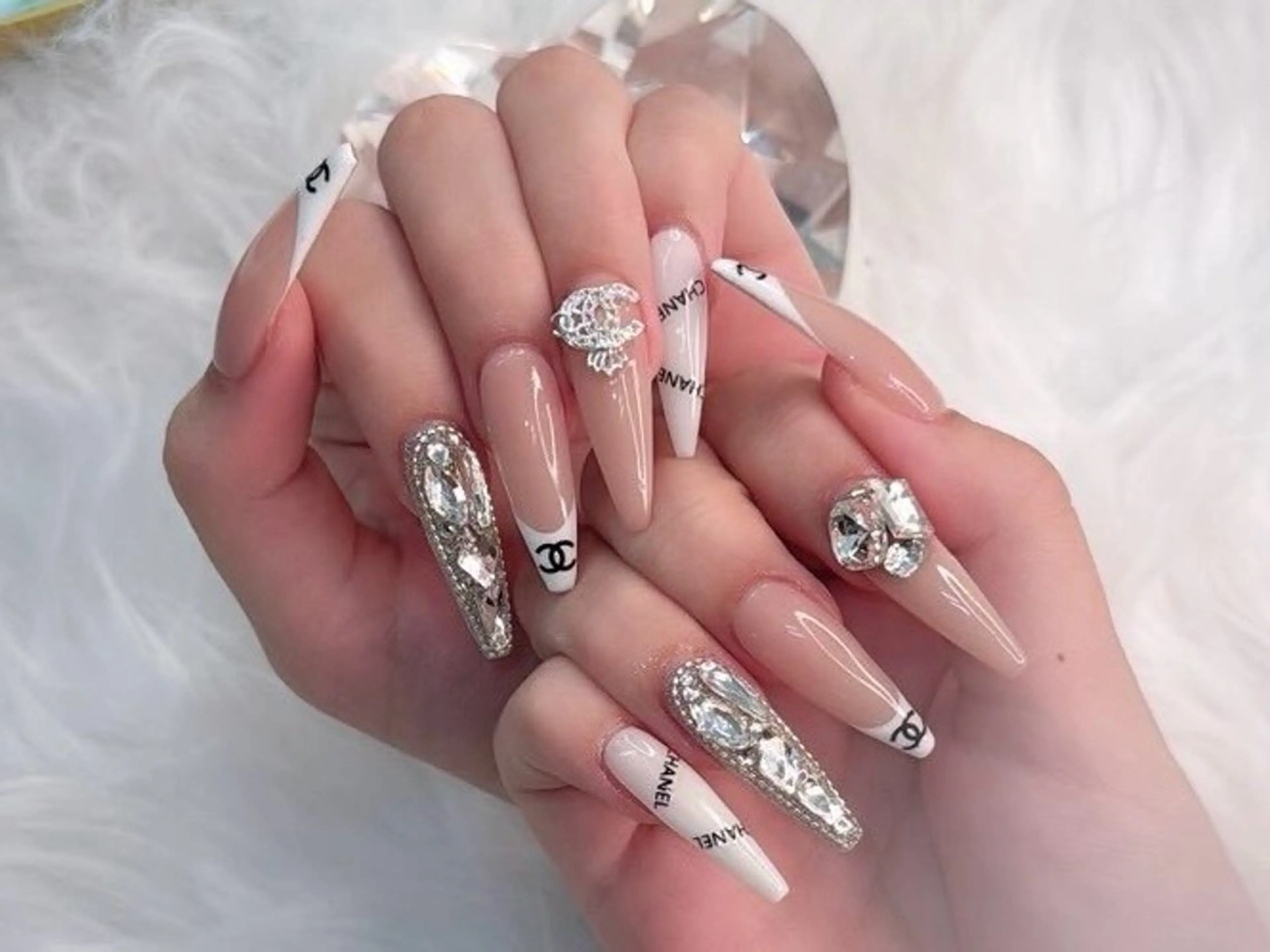 ネイル アニマル柄 ボルドー ブラウン チークネイル フレンチネイル ハンドネイル Rin Nail 新大久保店のネイルデザイン