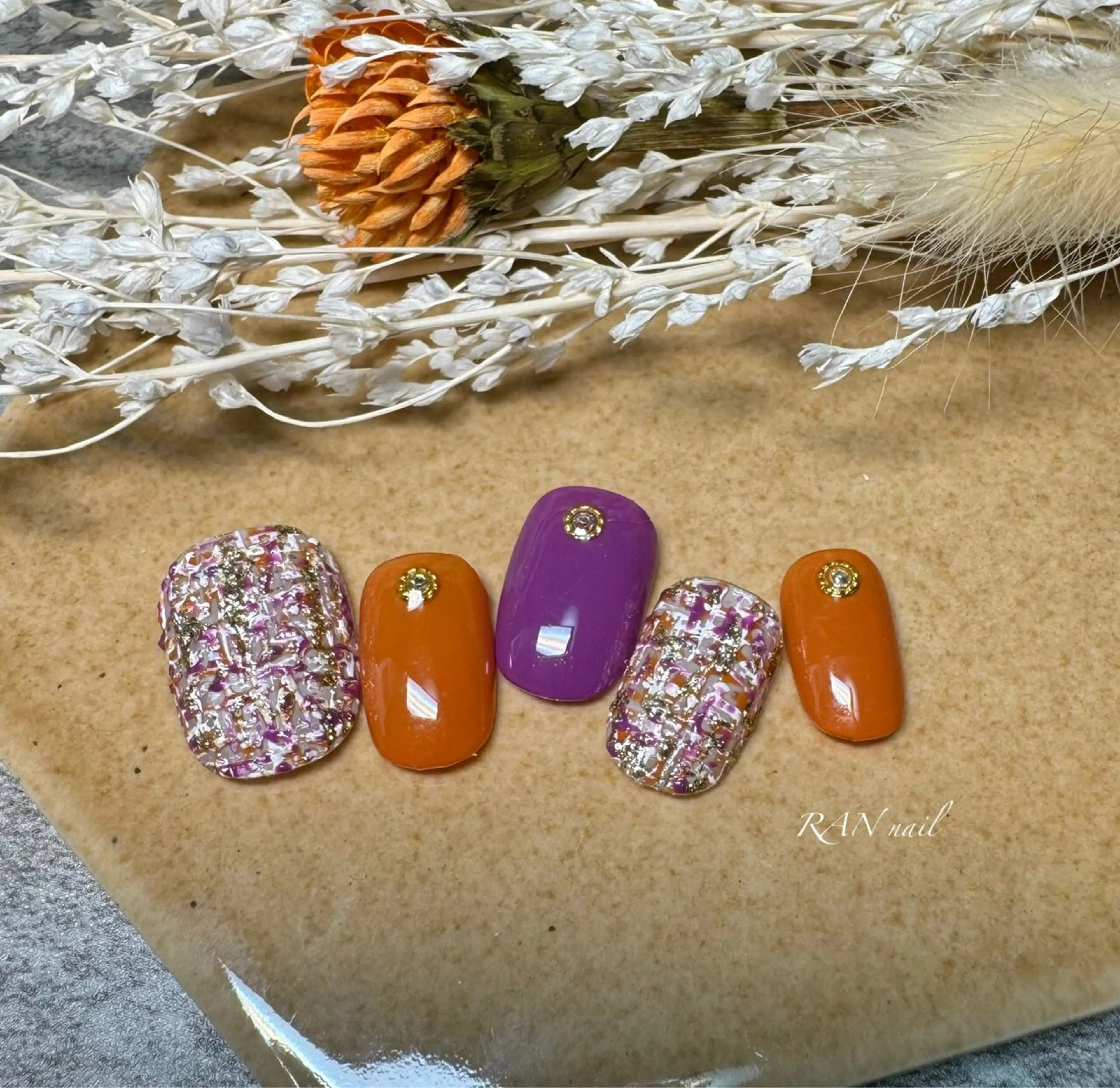 ネイル ハロウィン ワンカラーネイル オレンジ パープル シンプルネイル RAN nail 〜ランネイル〜所属・RAN nailのネイルデザイン