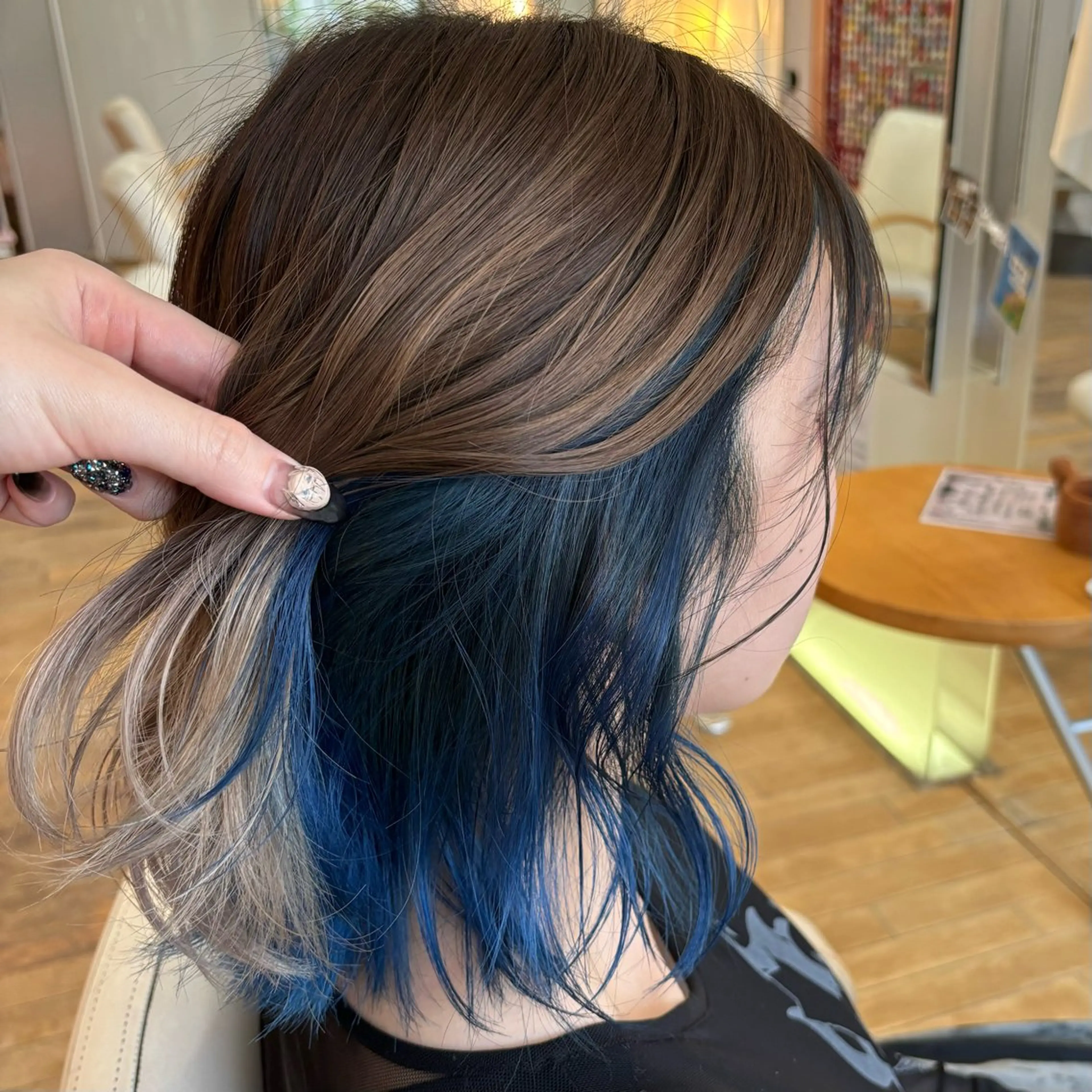 カラー ブリーチ インナーカラー 浅岡 二葉のヘアスタイル