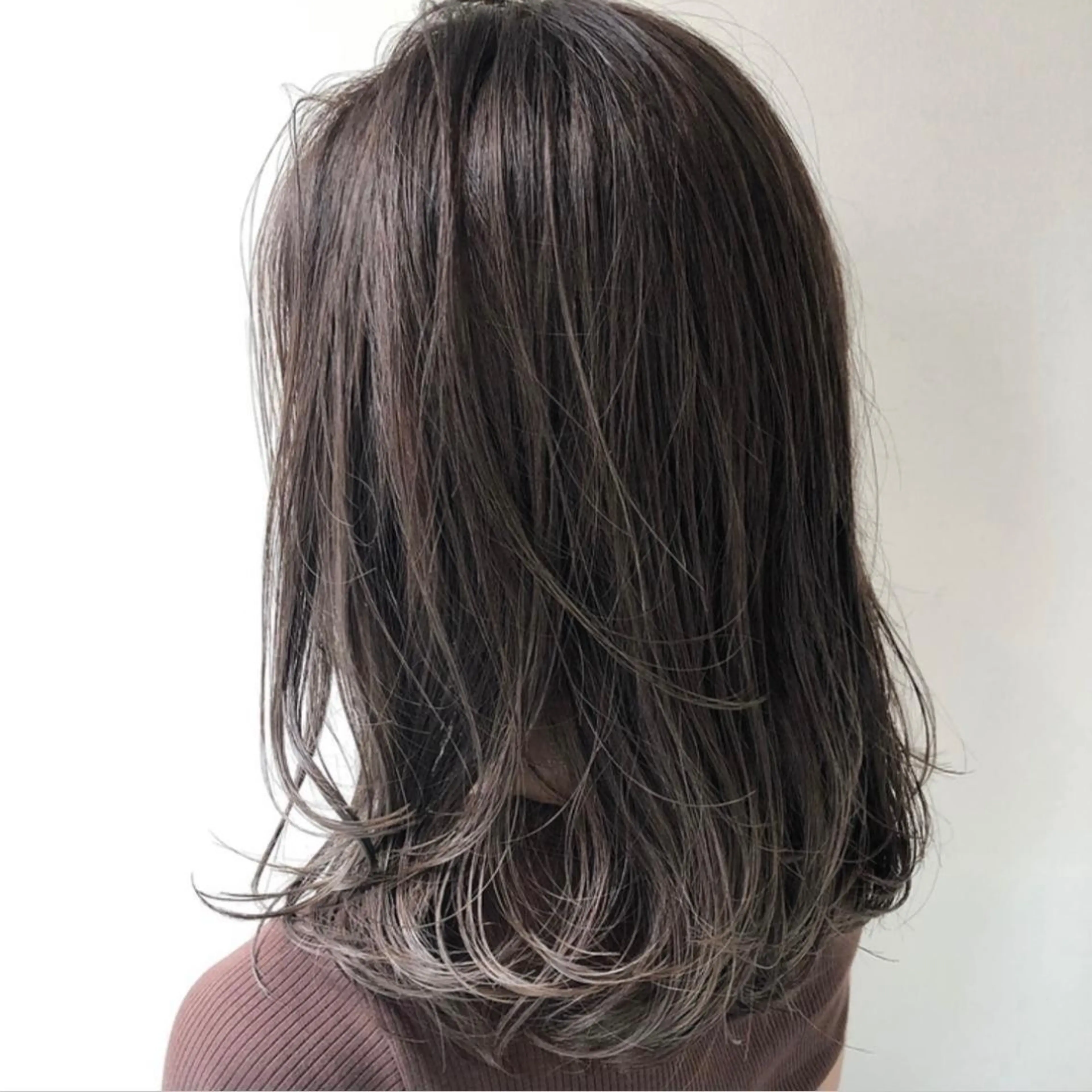 セミロング カラー ブリーチ グレージュ ラベンダーカラー ラベンダーグレージュ ラベンダーグレー カット ヘアカラー トリートメント 似合わせレイヤー カット/KANNAのヘアスタイル