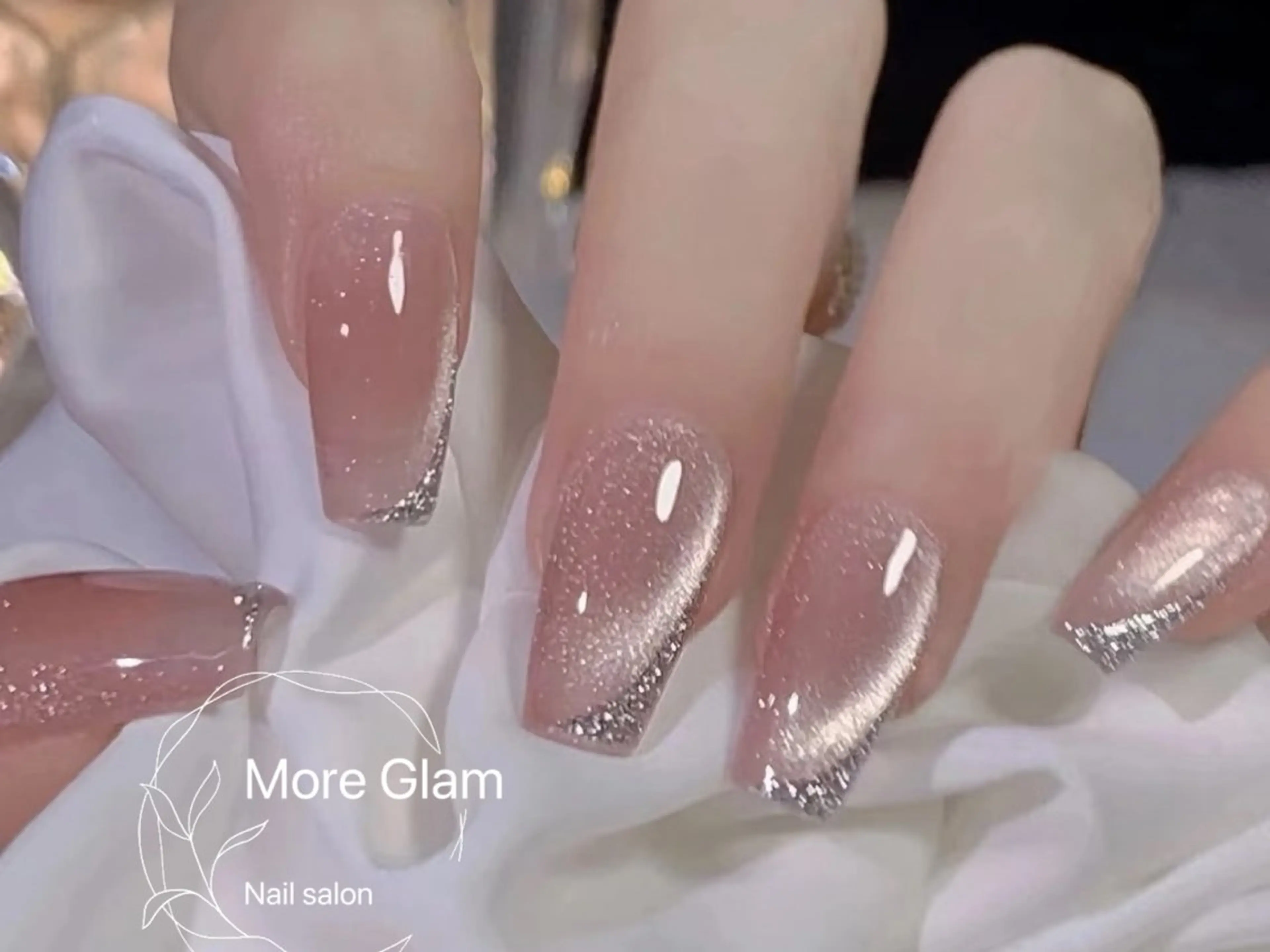 ネイル アートネイル オーロラネイル カジュアル クリアネイル 長さ出し MoreGlam 新宿東口店のネイルデザイン