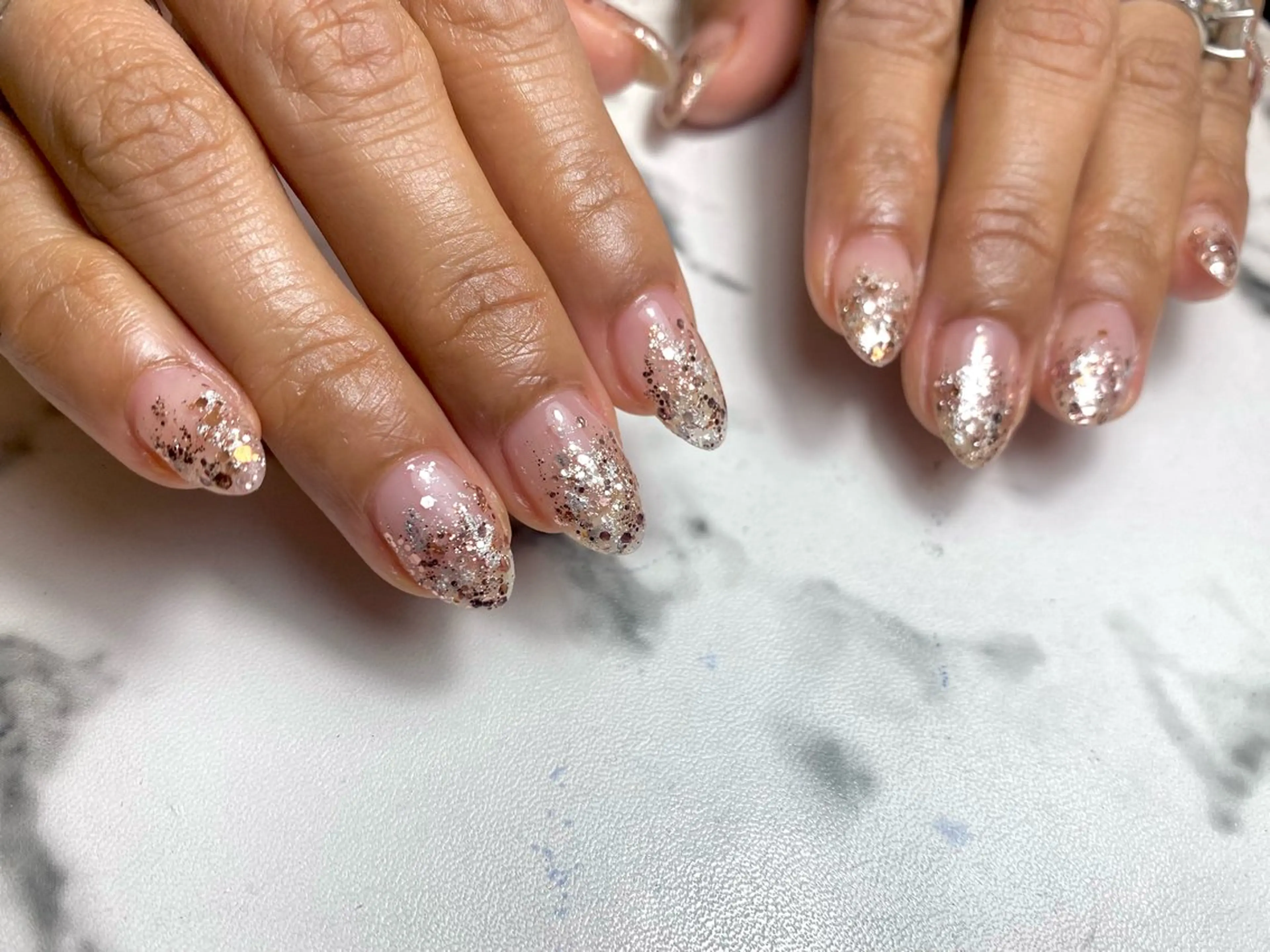 ネイル グラデーション ラメ(グリッター) 飛弾 シャキラのネイルデザイン