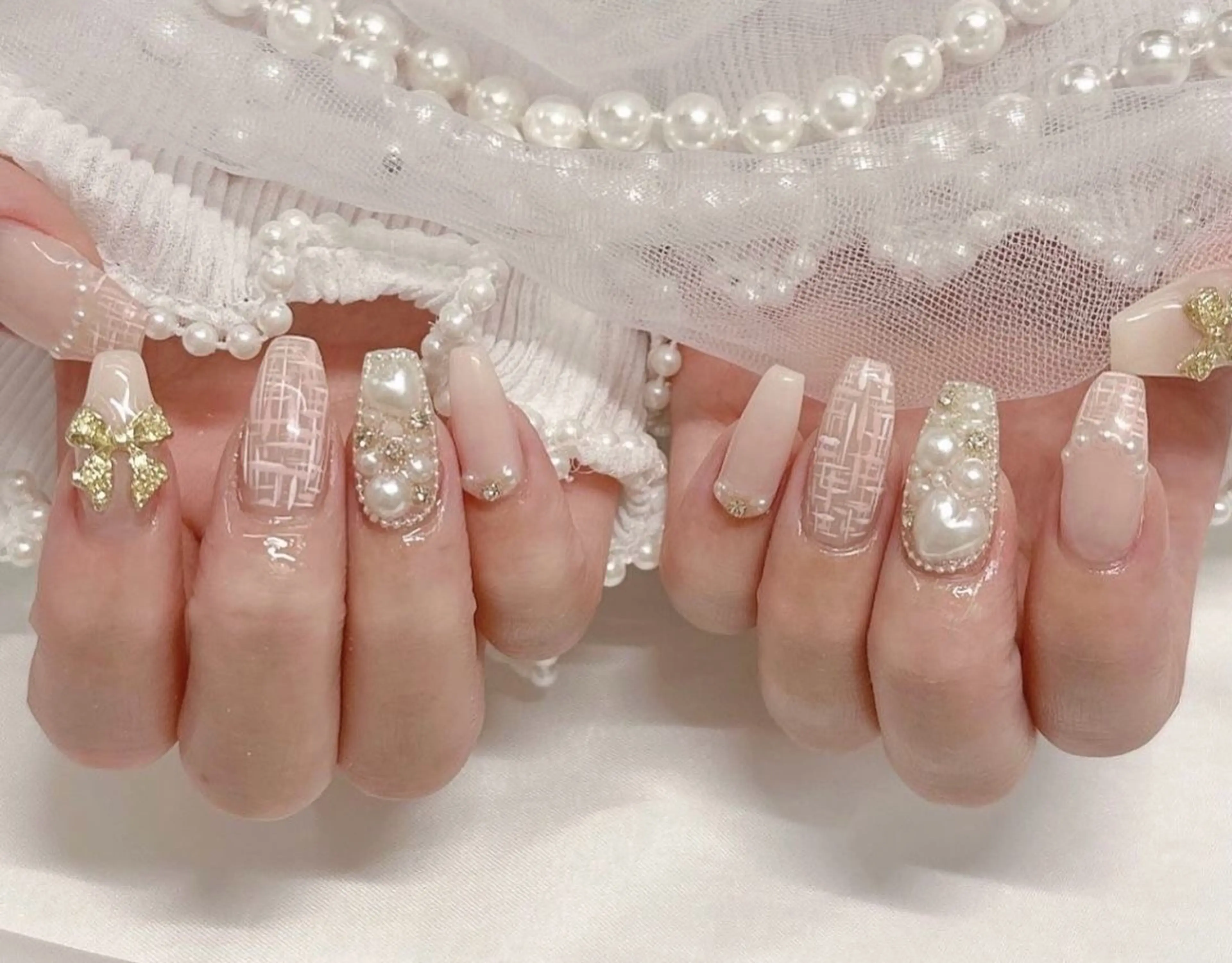 ネイル マグネットネイル ピンク ネイルチップ 冬ネイル クリスマス ハンドネイル Lee Nailsのネイルデザイン