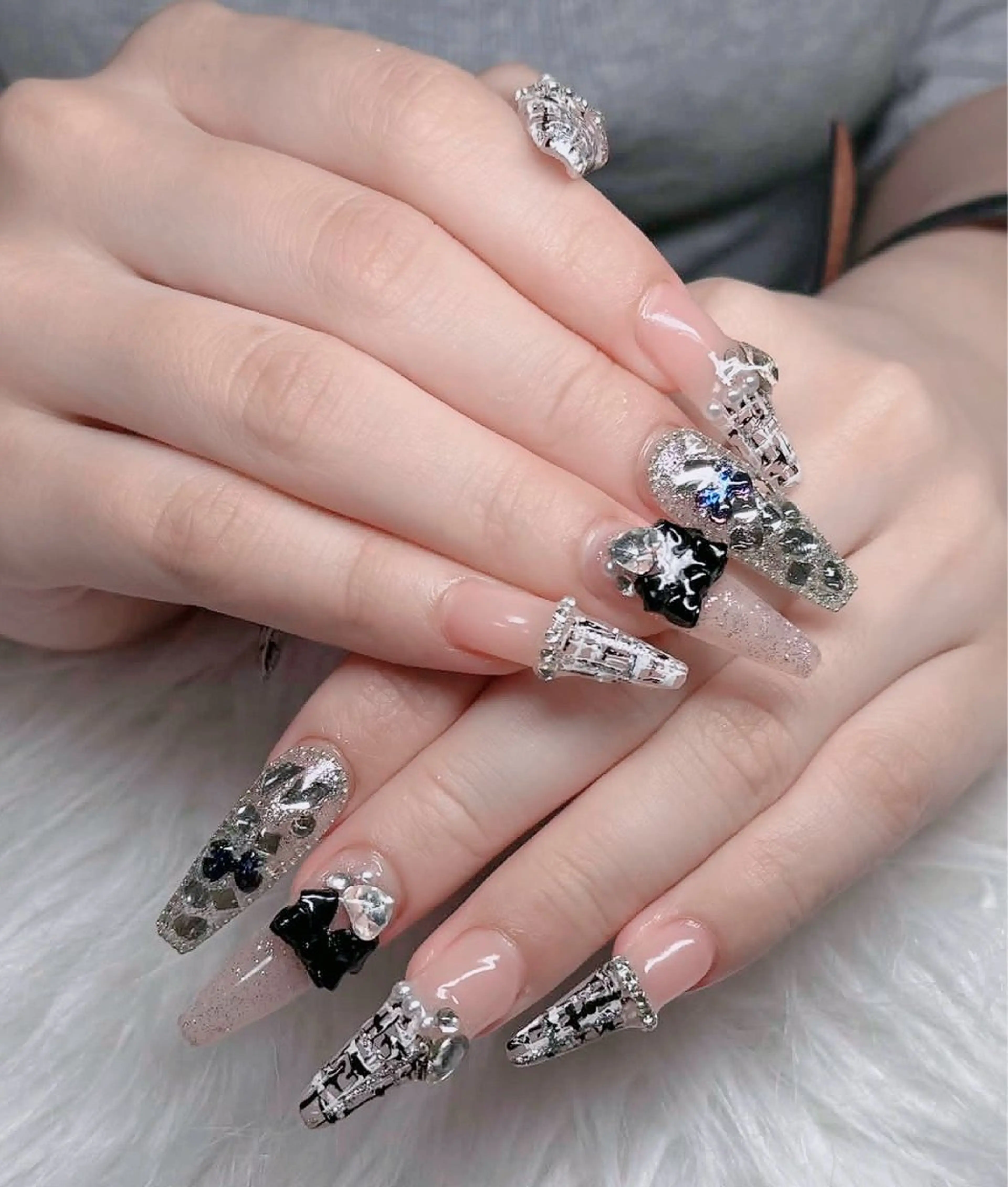 ネイル フレンチネイル ジェルネイル ガラスフレンチ ハロウィン ハート ハンドネイル H.baby Nail Salonのネイルデザイン