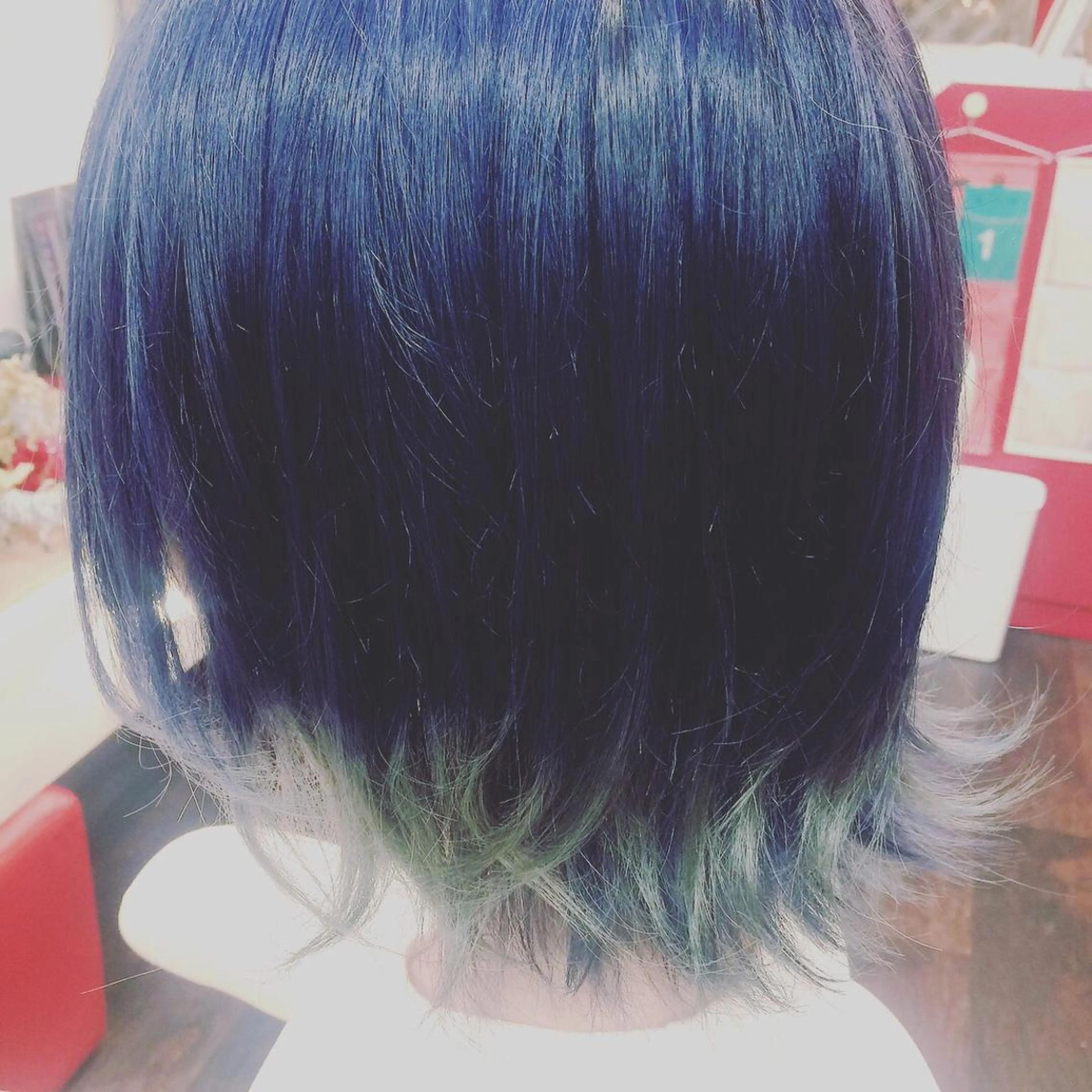 ショート カラー 岩谷/ブリーチ 🪽透明感カラーのヘアスタイル