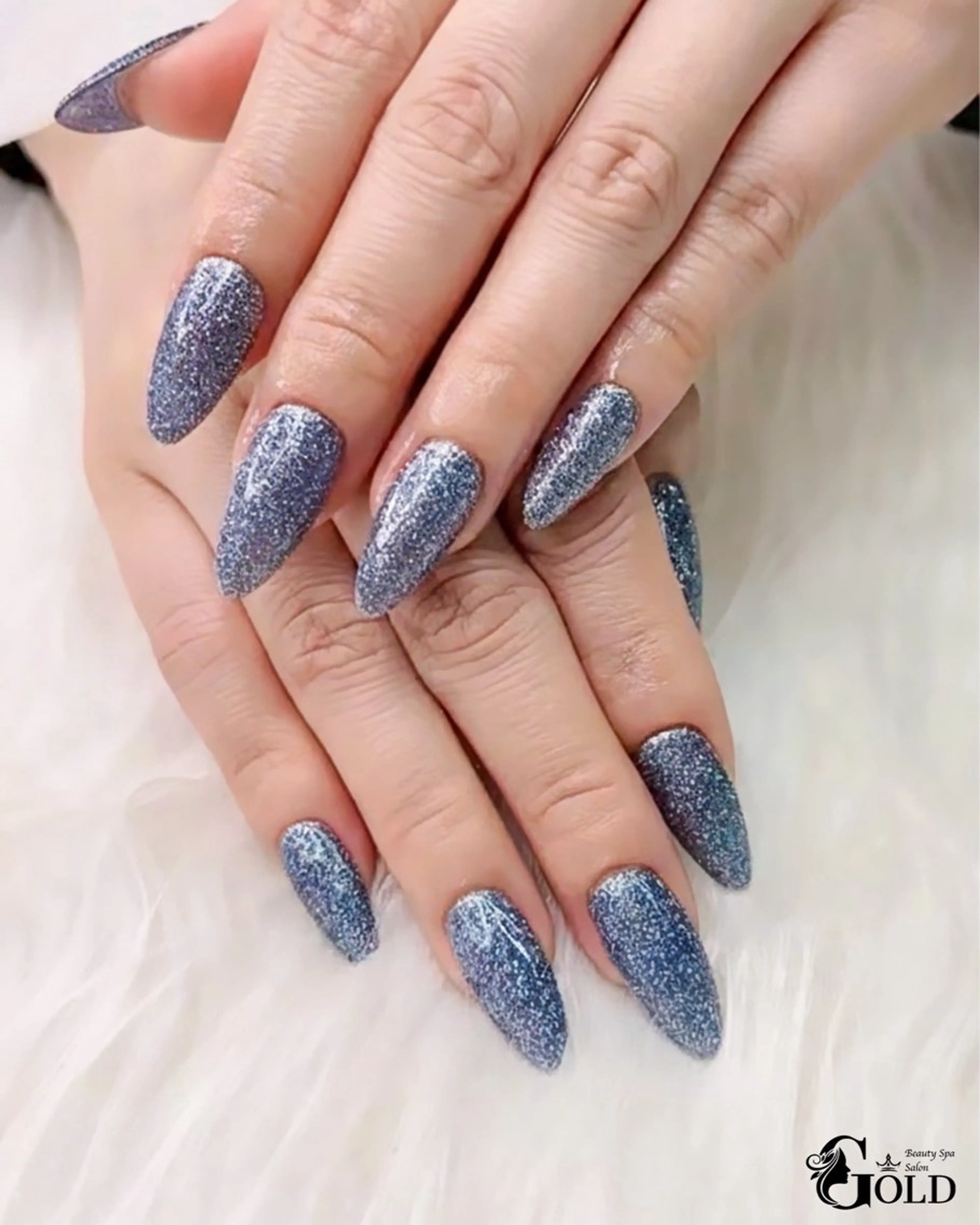 ネイル フラッシュネイル キラキラネイル オフィスネイル ハンドネイル salon GOLD チュックのネイルデザイン