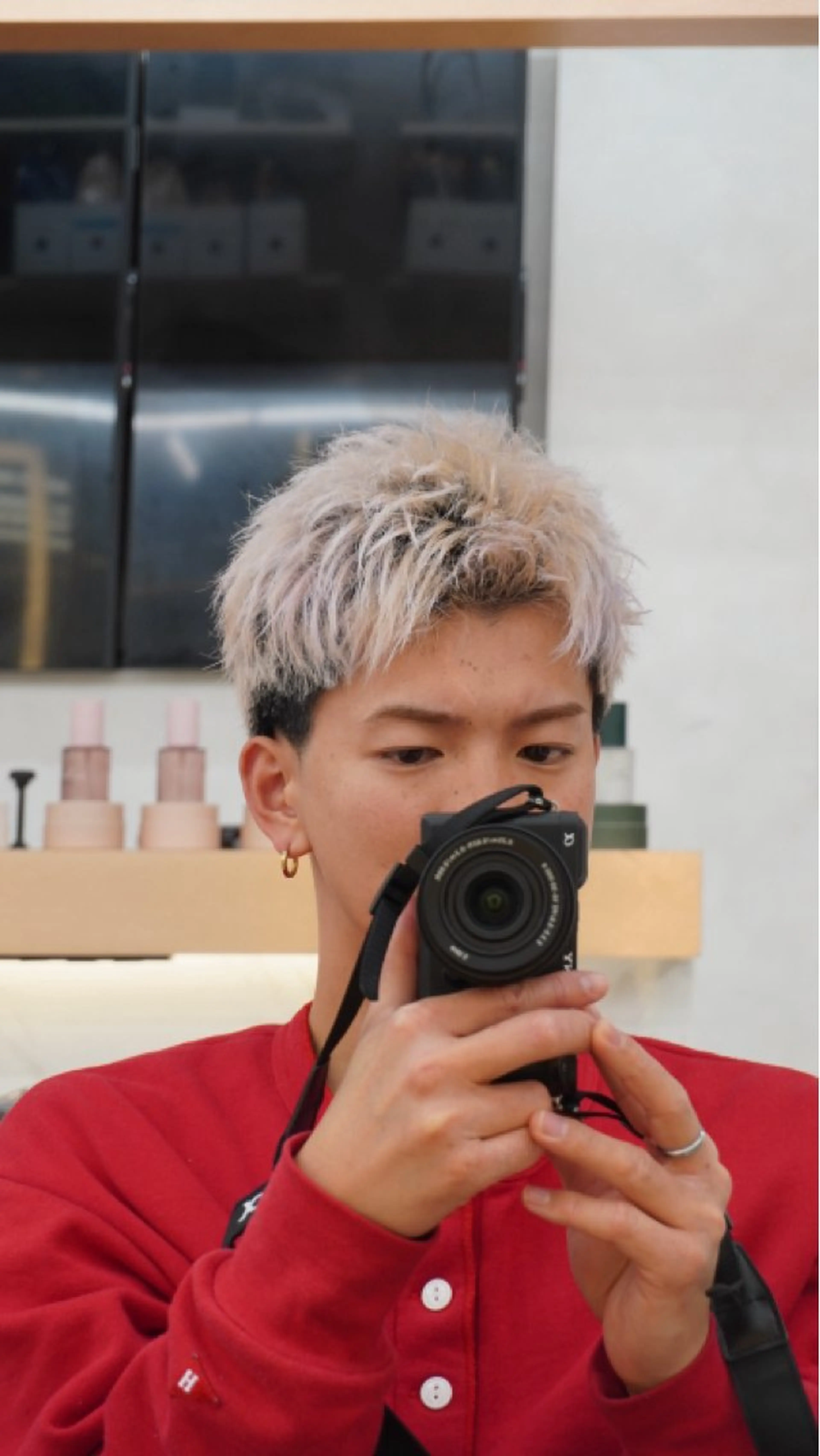 カラー メンズ メンズブリーチ センターパート フェザーパーマ カルマパーマ メンズパーマ カット ヘアカラー HIKARI メンズ満足度No.1のヘアスタイル