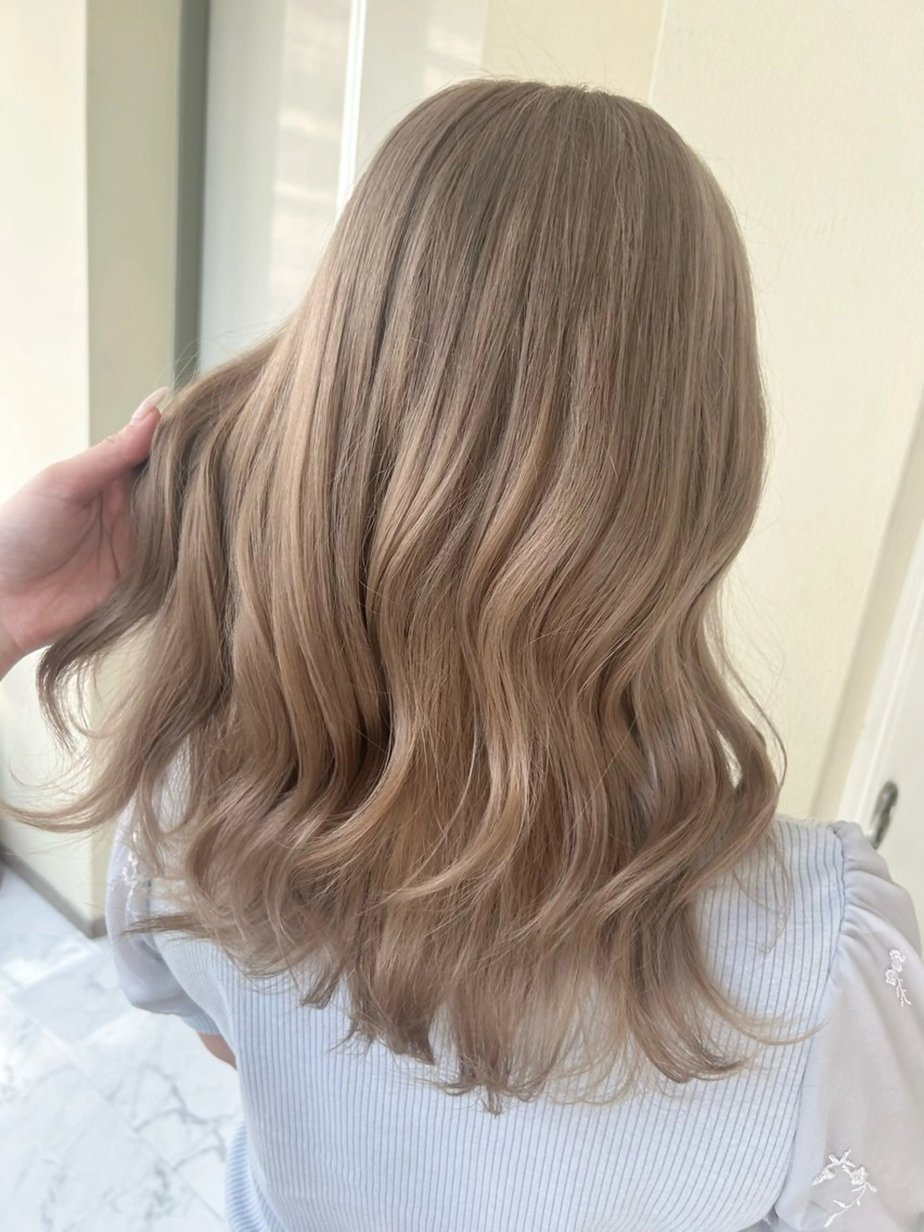 セミロング カラー ヘアカラー ハイトーン/韓国風 🤍Nacchi🐈のマツエク・マツパデザイン