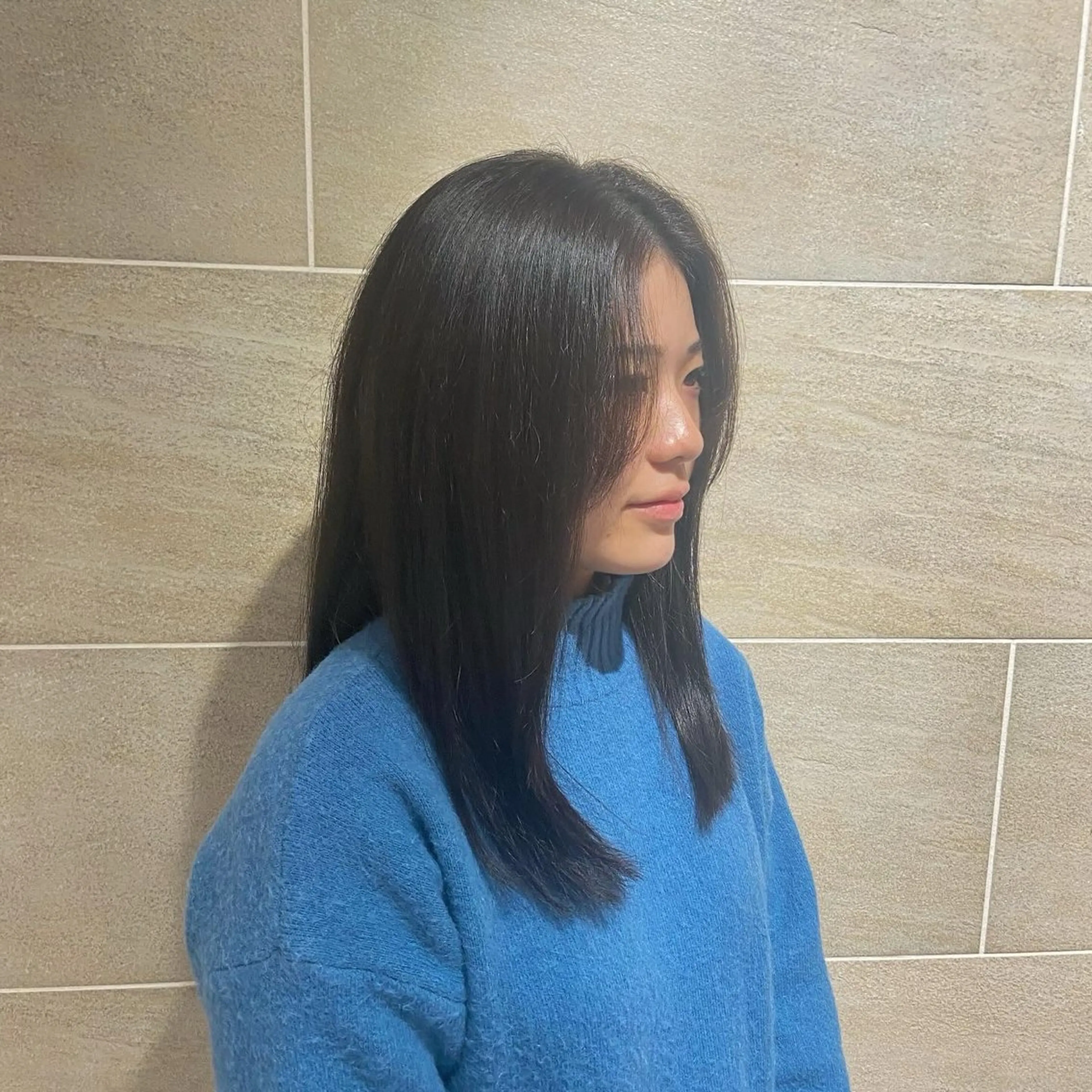 ロング カラー アッシュ アッシュグレー 武井 哉子のヘアスタイル