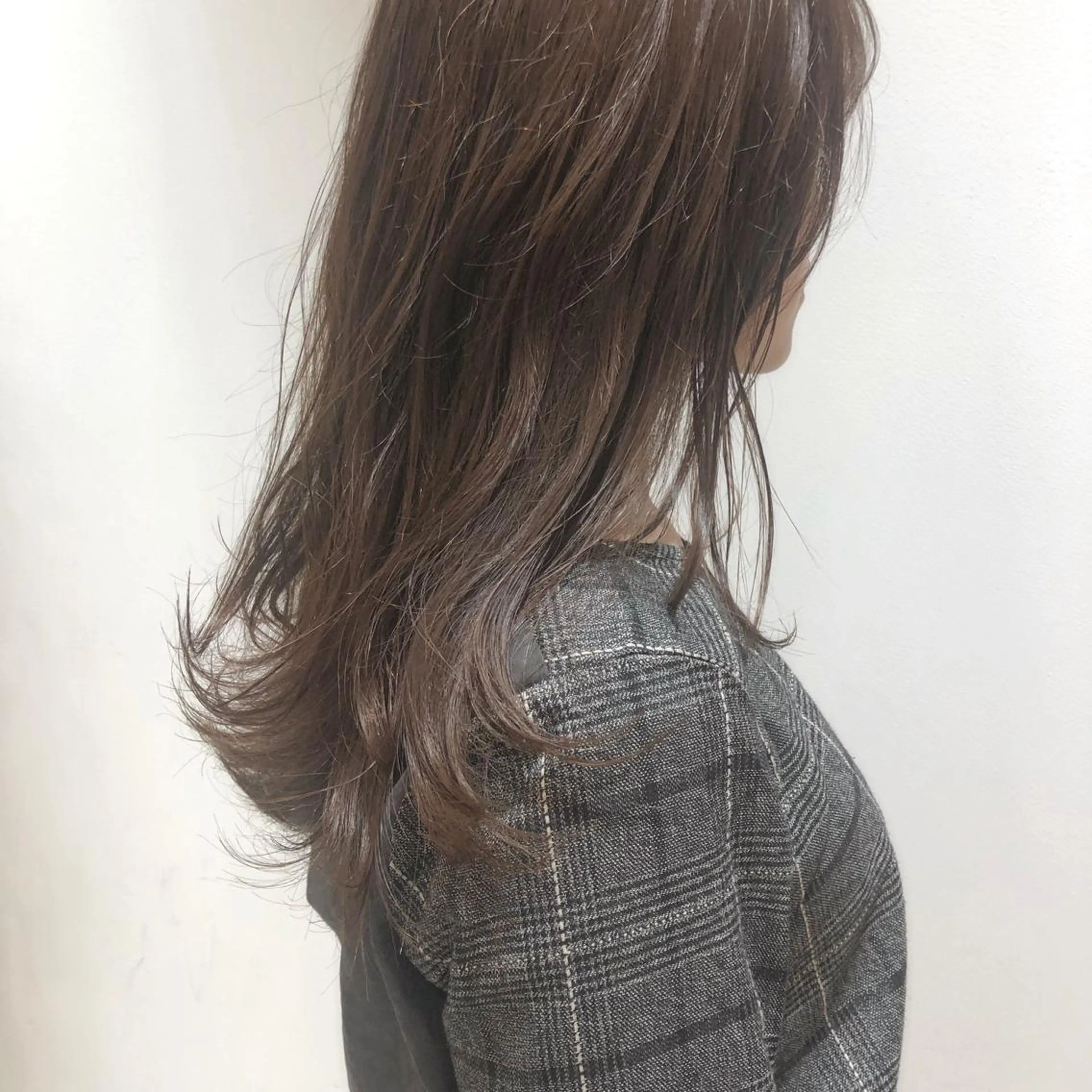 ロング カラー ベージュカラー ラベンダーカラー ラベンダーベージュ カット ヘアカラー 江原 彩華のヘアスタイル