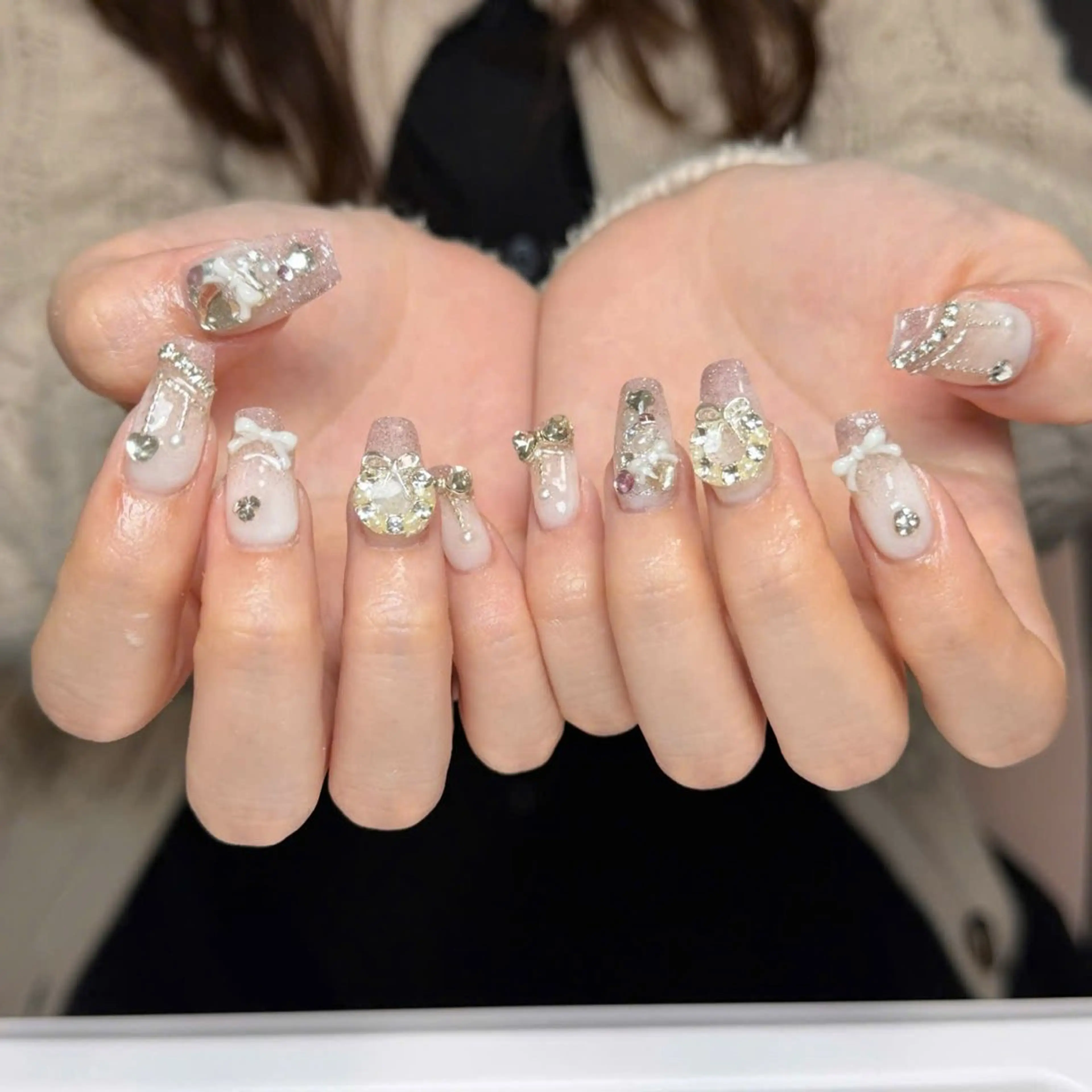 ネイル オーロラネイル 長さ出し フラッシュネイル フレンチネイル ジェルネイル Michi Nail Staffのネイルデザイン