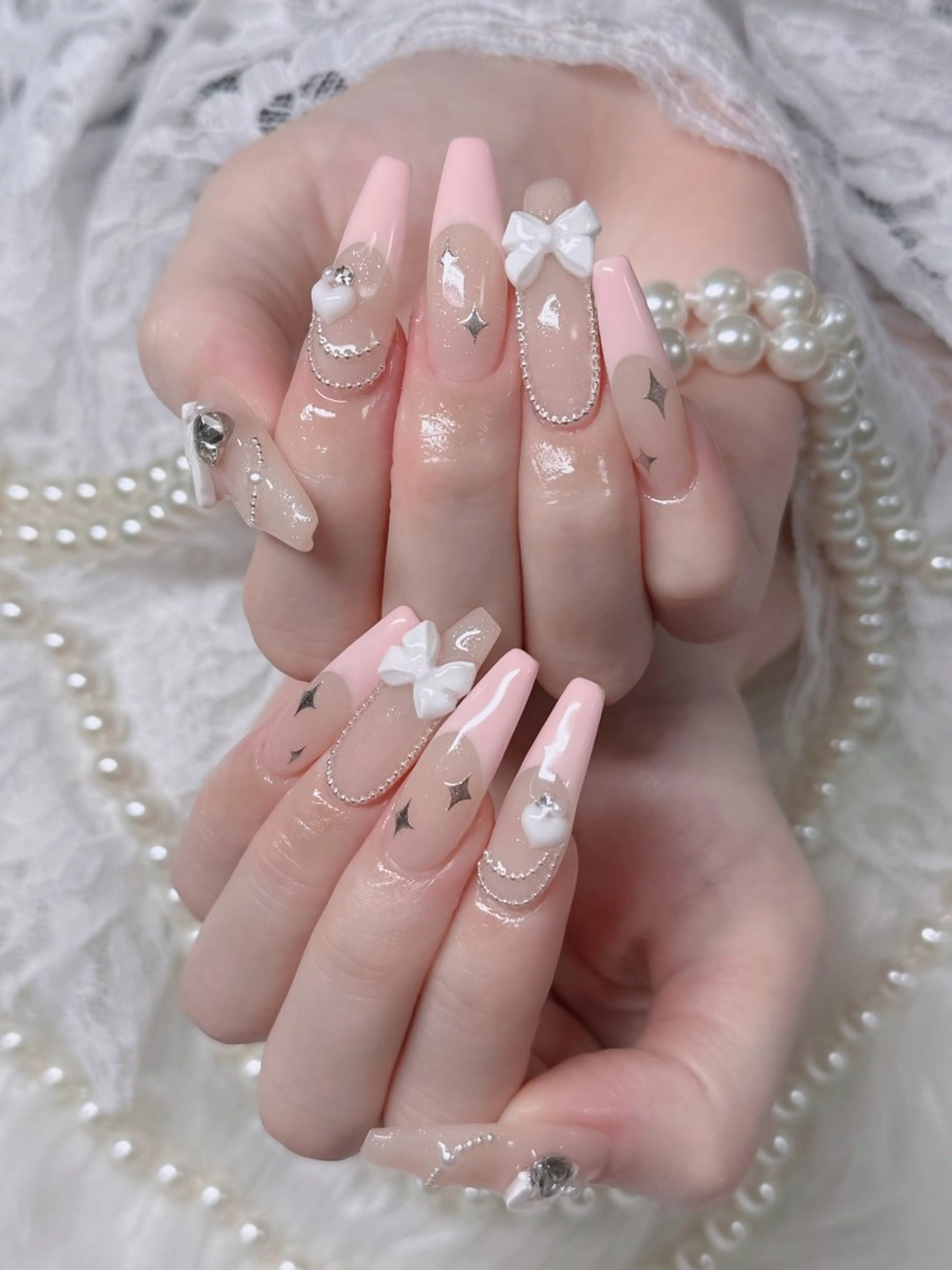 ネイル オーロラネイル フレンチネイル ジェルネイル ハロウィン キラキラネイル H.baby Nail Salonのネイルデザイン