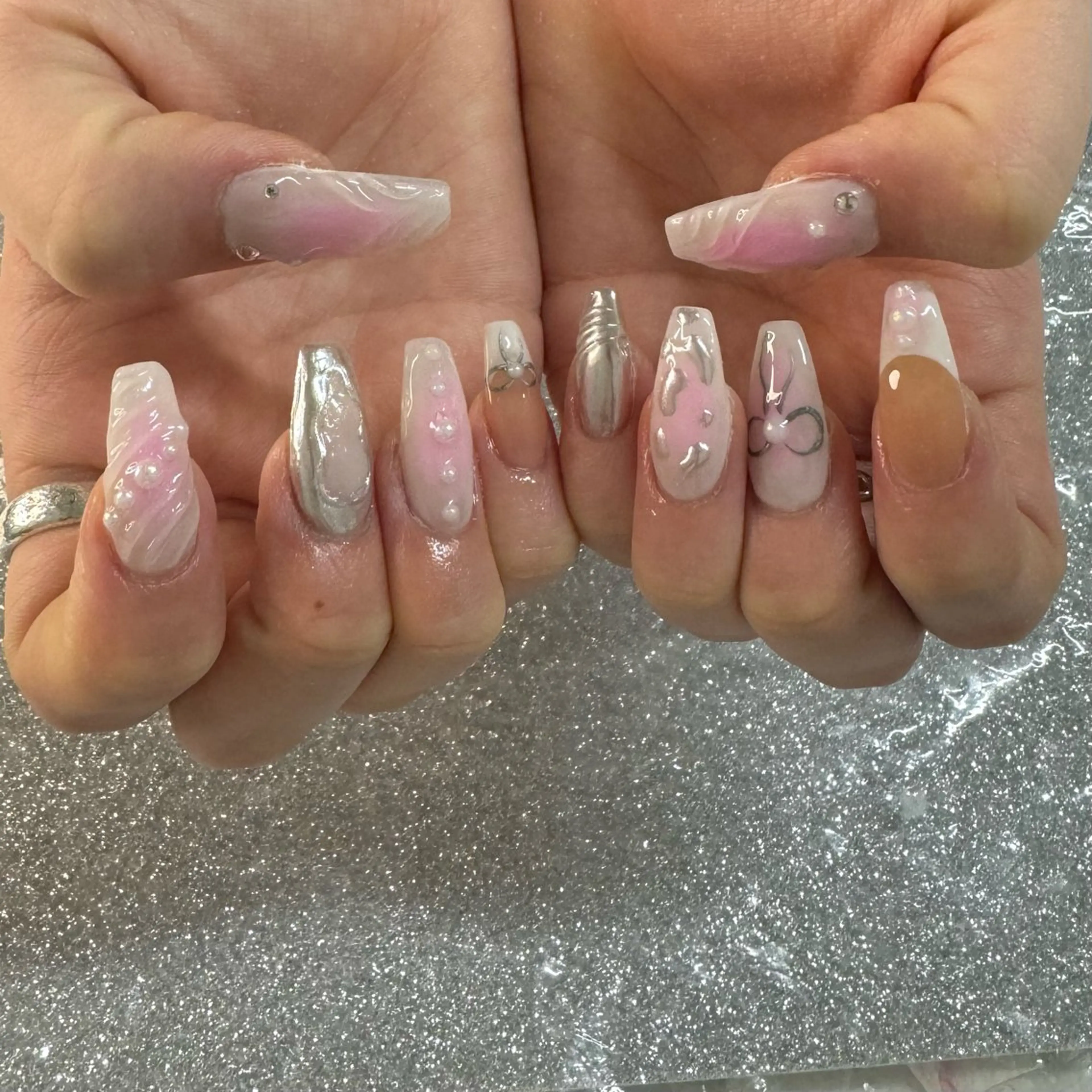 ネイル ハンドネイル VIERU 🌈🎀💖のネイルデザイン