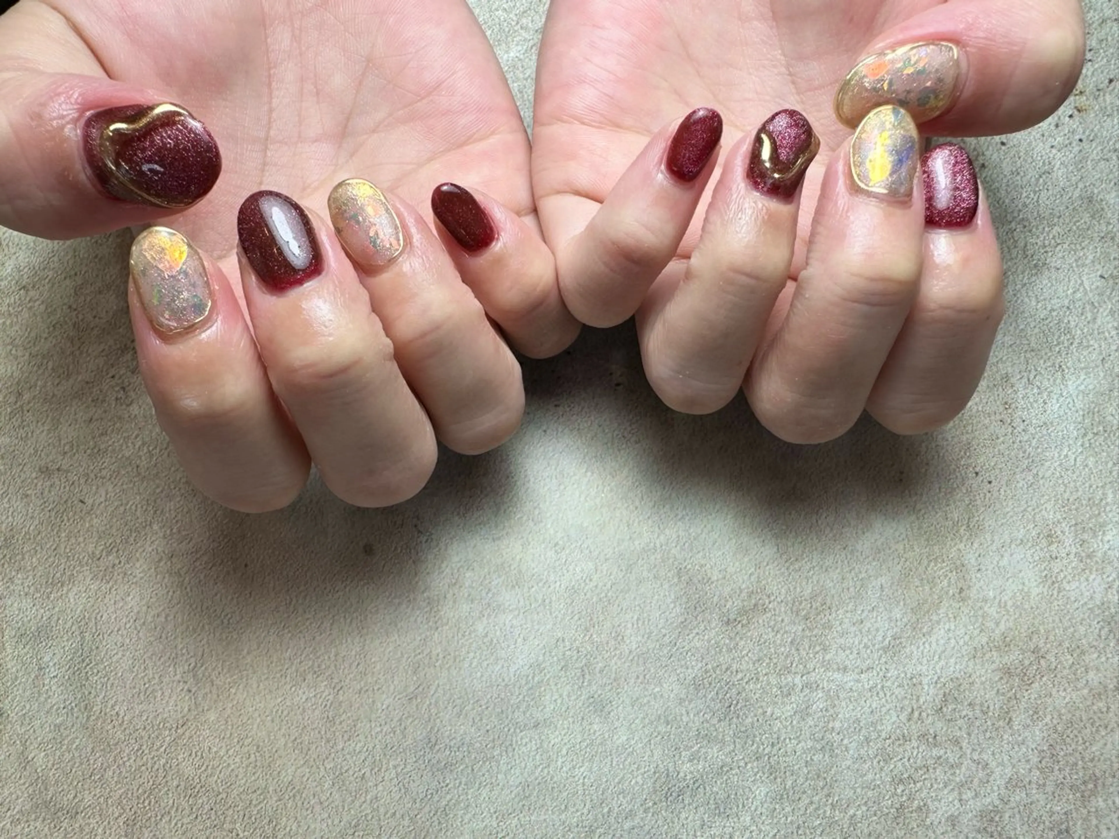 ネイル オーロラネイル ボルドー フットネイル マグネットネイル ニュアンスネイル nailroom Anmie.のネイルデザイン