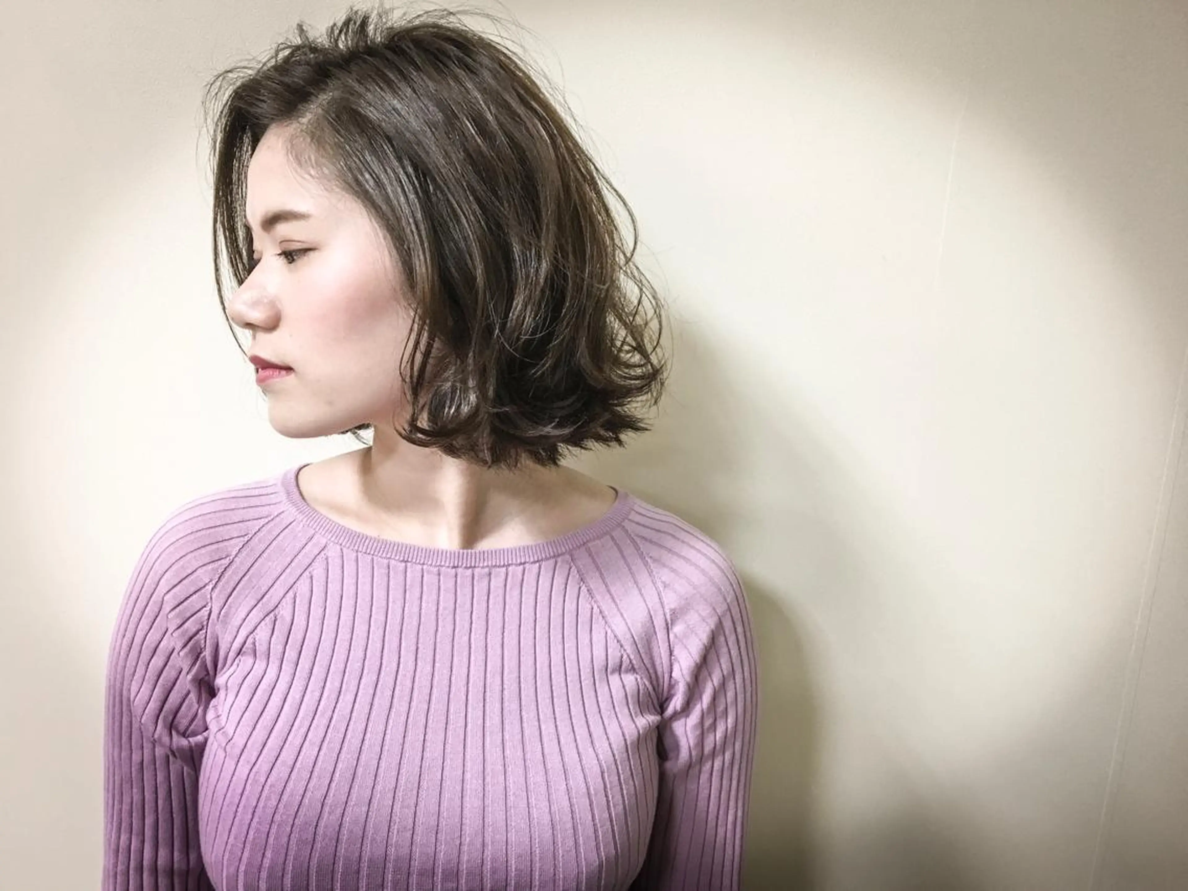 ショート カラー グレージュ イルミナカラー ボブ 外ハネヘア Beach 代表 KENTAのヘアスタイル