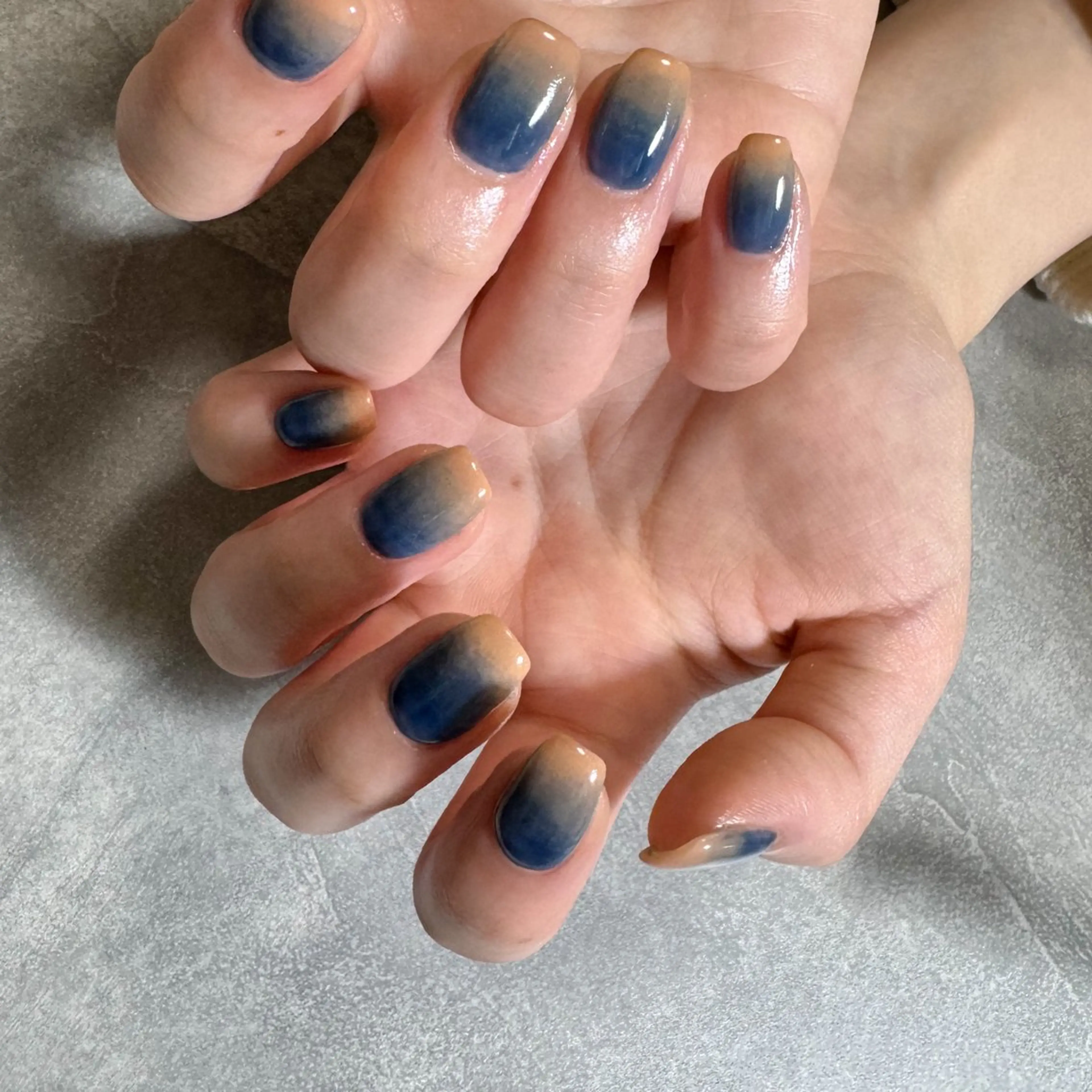 ネイル グラデーション 持ち込み ネイビー ニュアンスネイル ハンドネイル pointillé .ayaのネイルデザイン