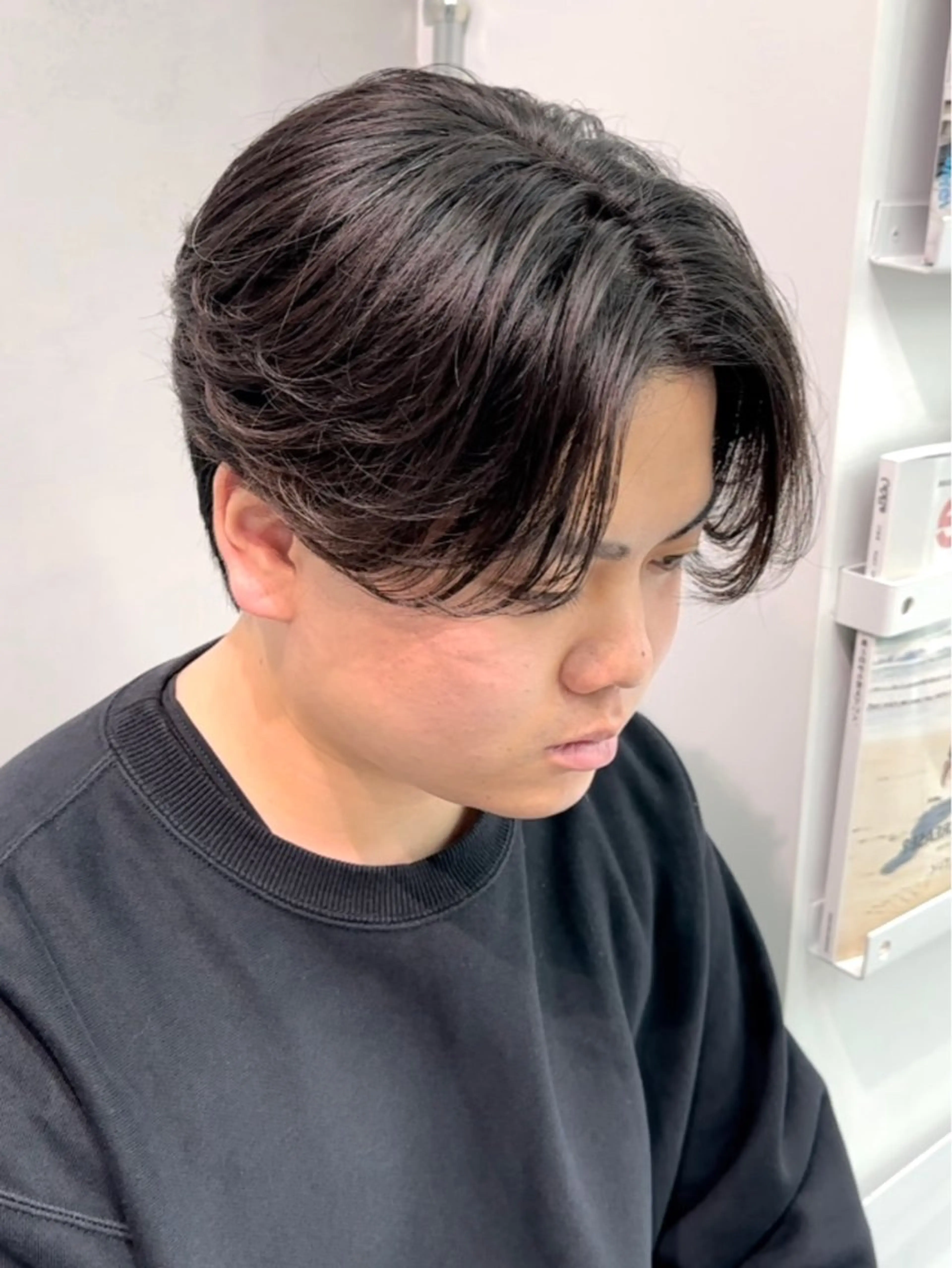 メンズ メンズブリーチ センターパート メンズパーマ SALOWIN渋谷caldo店B1所属・岐津公太 メンズ縮毛矯正のプロのヘアスタイル