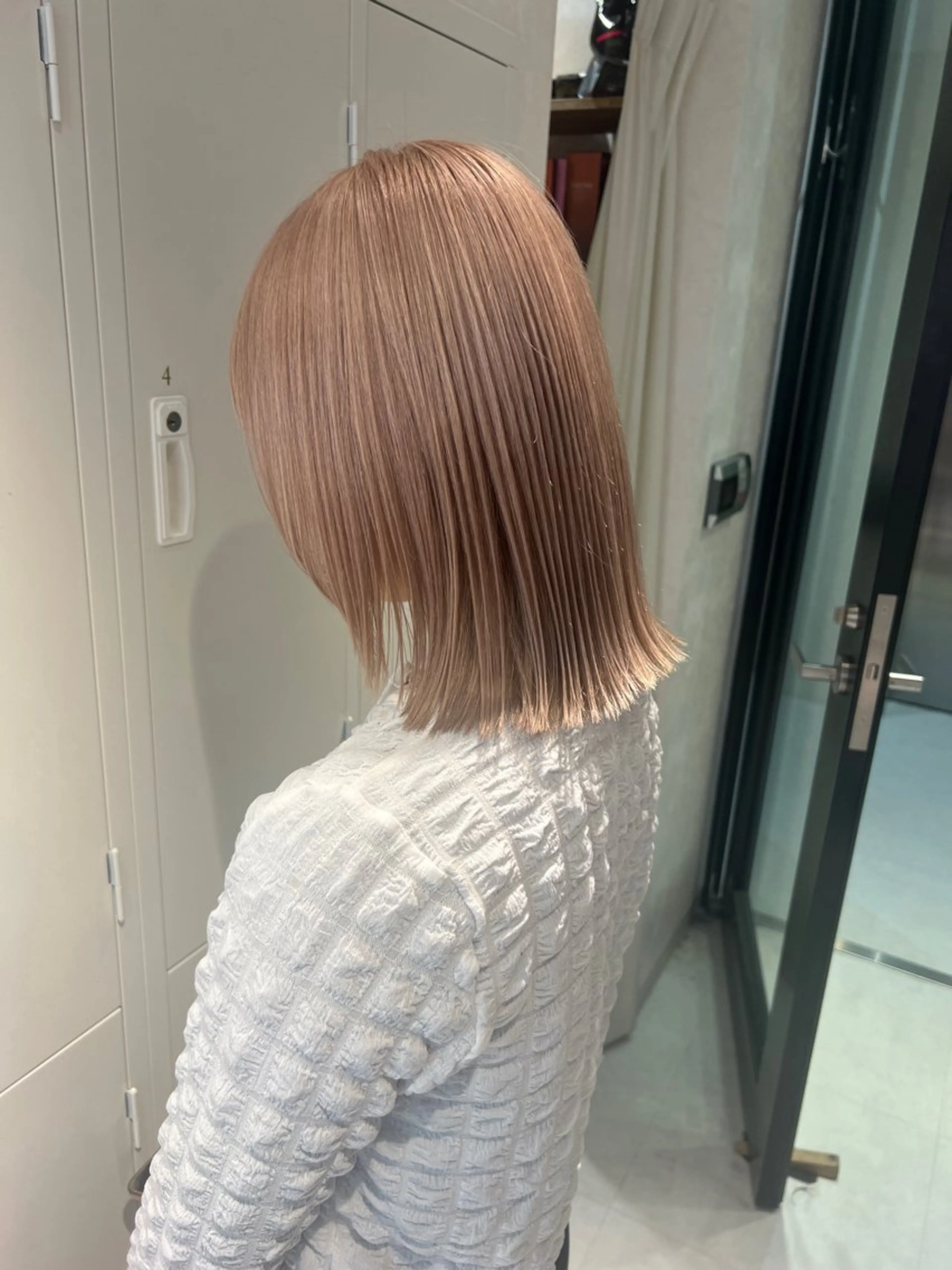 ミディアム 顔まわりレイヤー 顔周りカット ハッシュカット 韓国風ヘア レイヤーカット カット ヘアカラー トリートメント ブリーチ/ウルフ ハッシュカット/石山のヘアスタイル