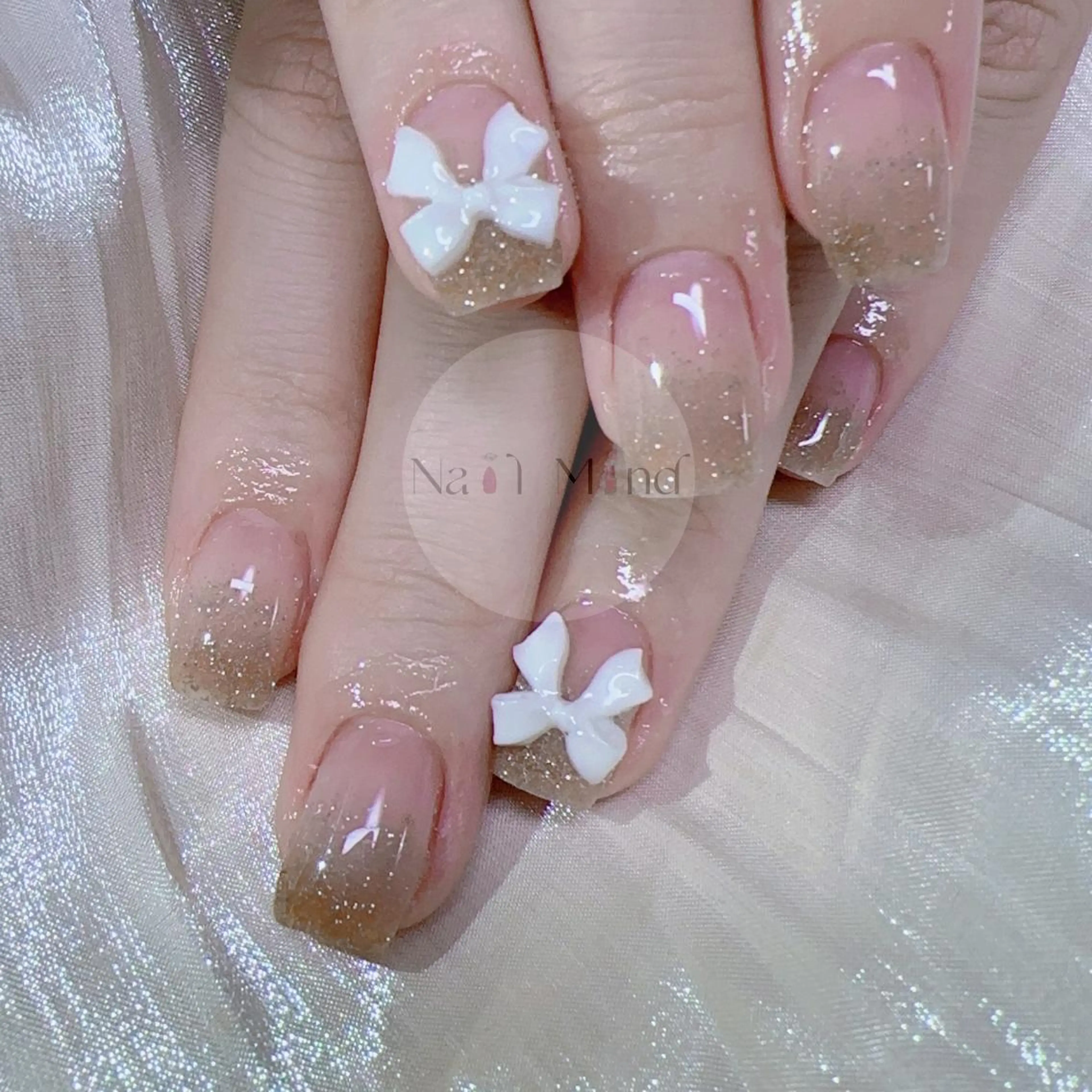 ネイル ラメ(グリッター) ラメグラデーション リボン NailMind イズミのネイルデザイン