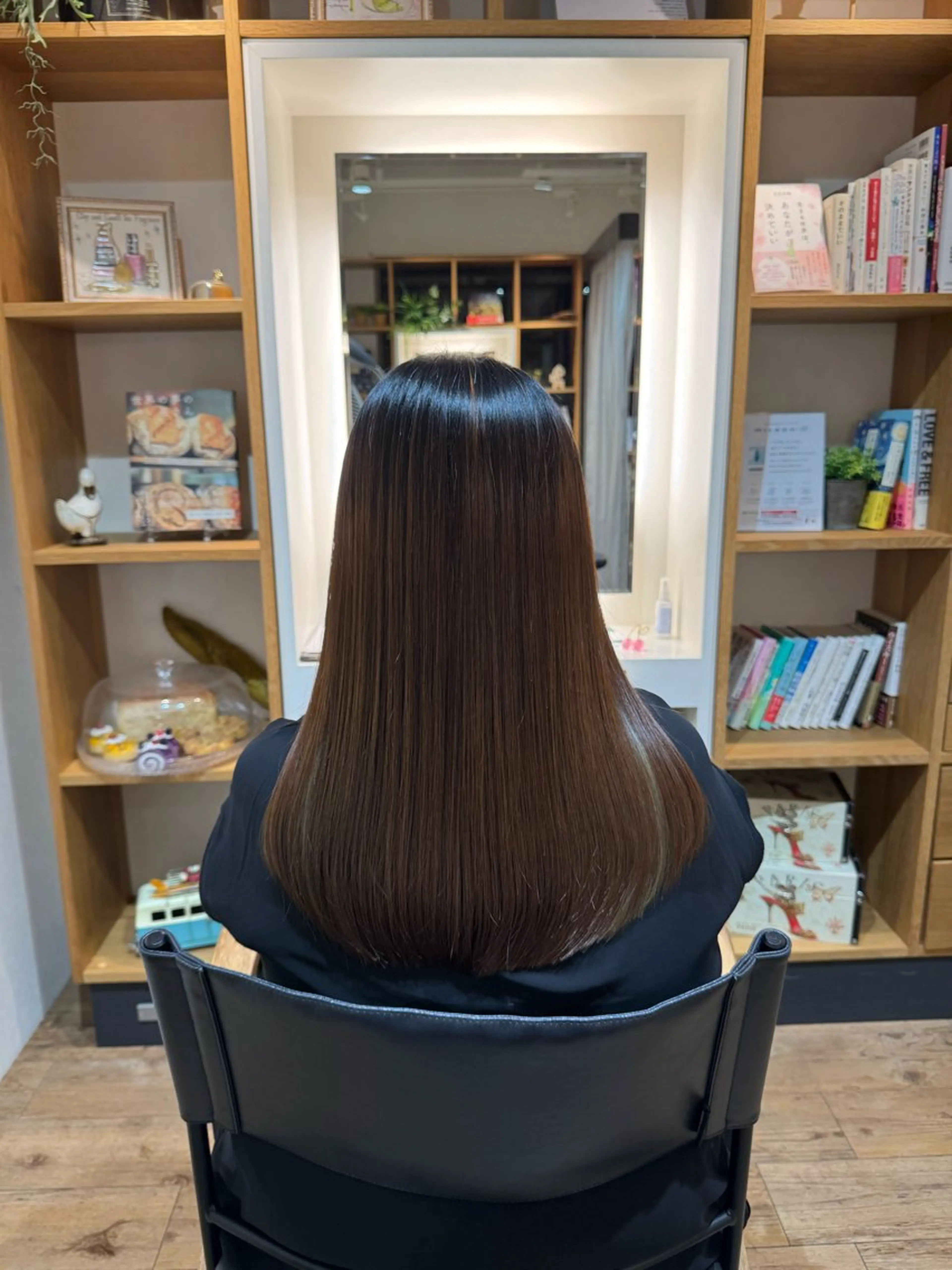 セミロング ヘアカラー トリートメント afloatkobe所属・美髪/髪質改善 川口凌弥のヘアスタイル