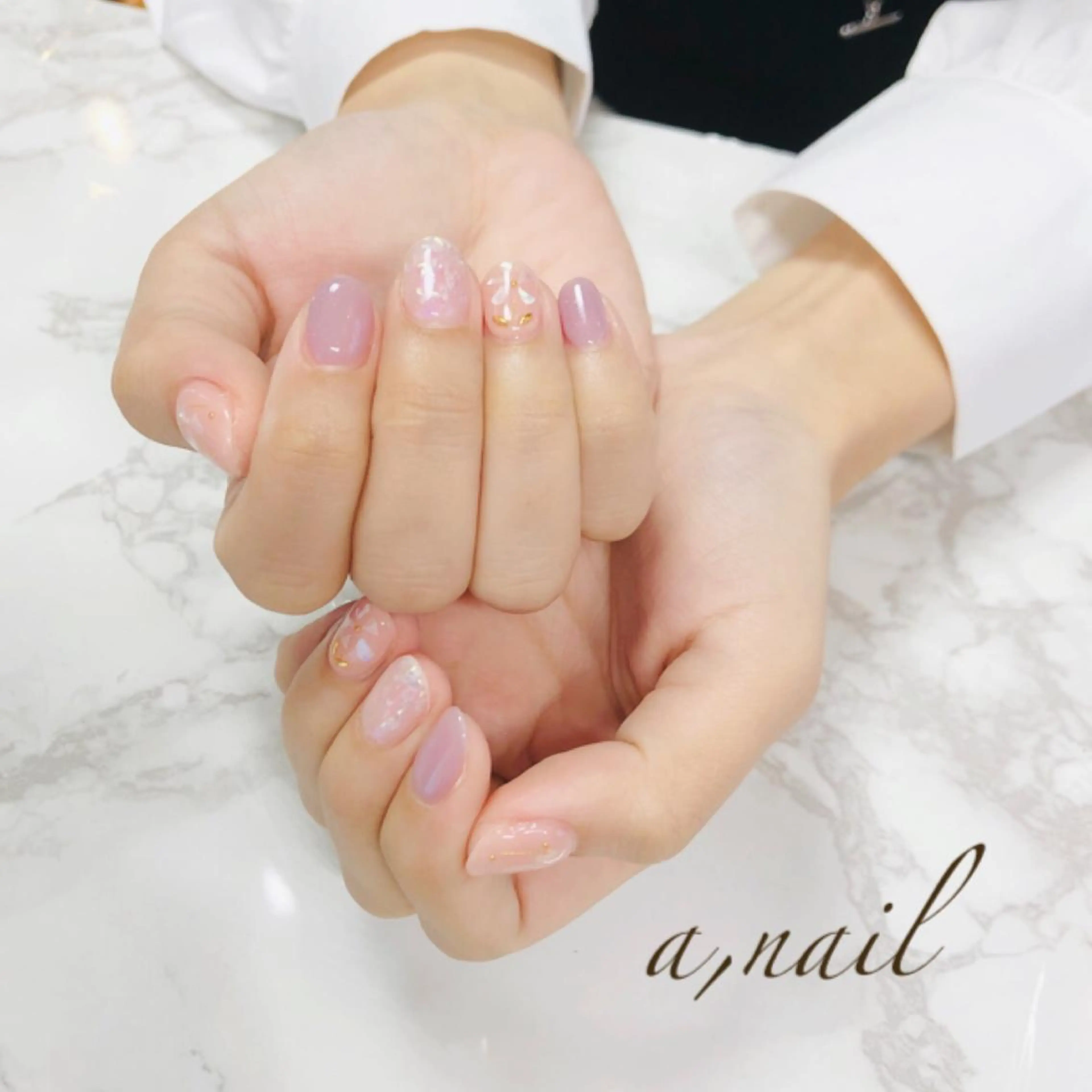 ネイル フラワーネイル フットネイル ラメ(グリッター) ニュアンスネイル オフィスネイル ハンドネイル ネイルサロン エーネイルのネイルデザイン